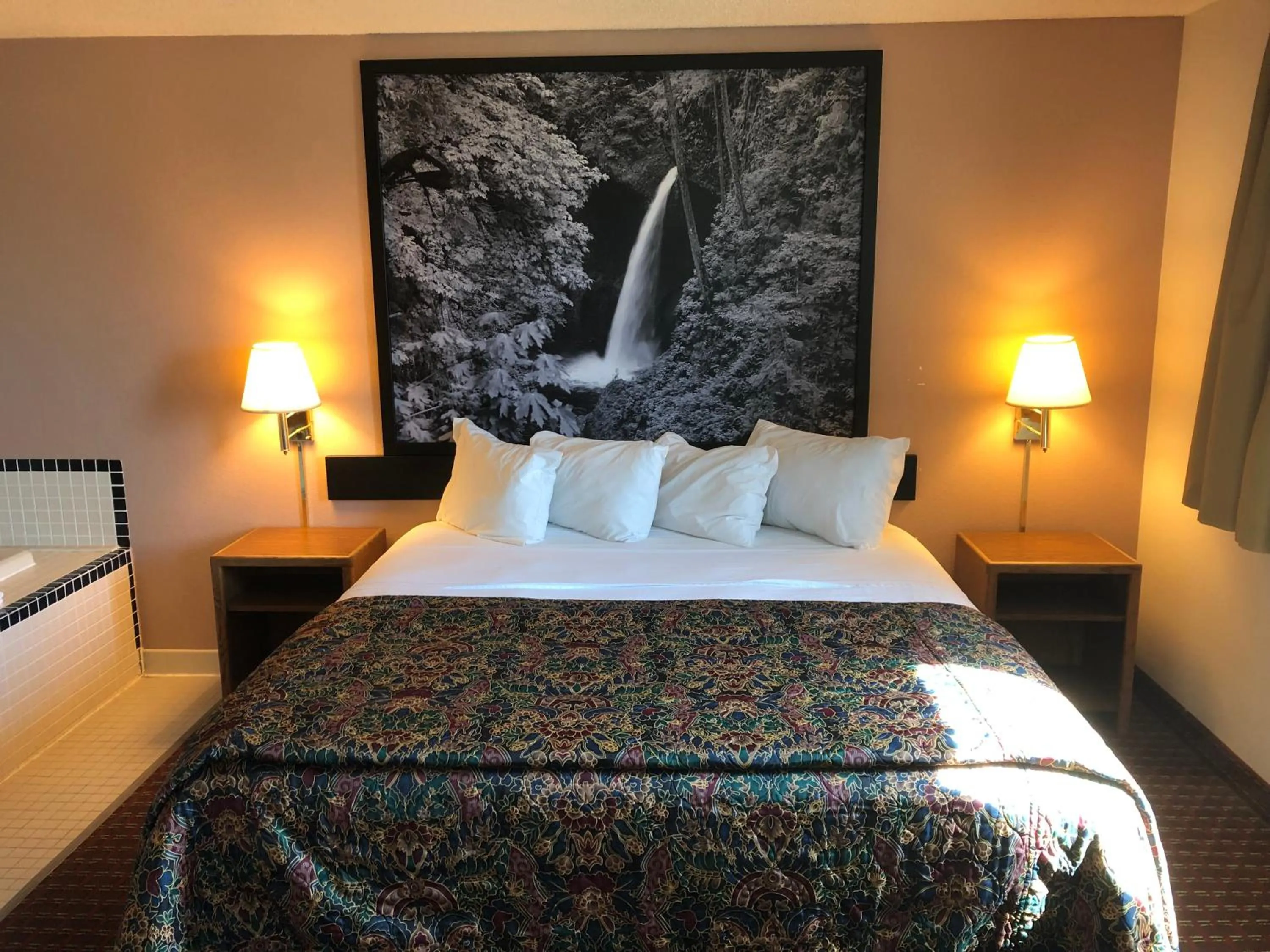 Queen Suite with 3 Queen Beds - Non-Smoking in Super 8 by Wyndham Pendleton