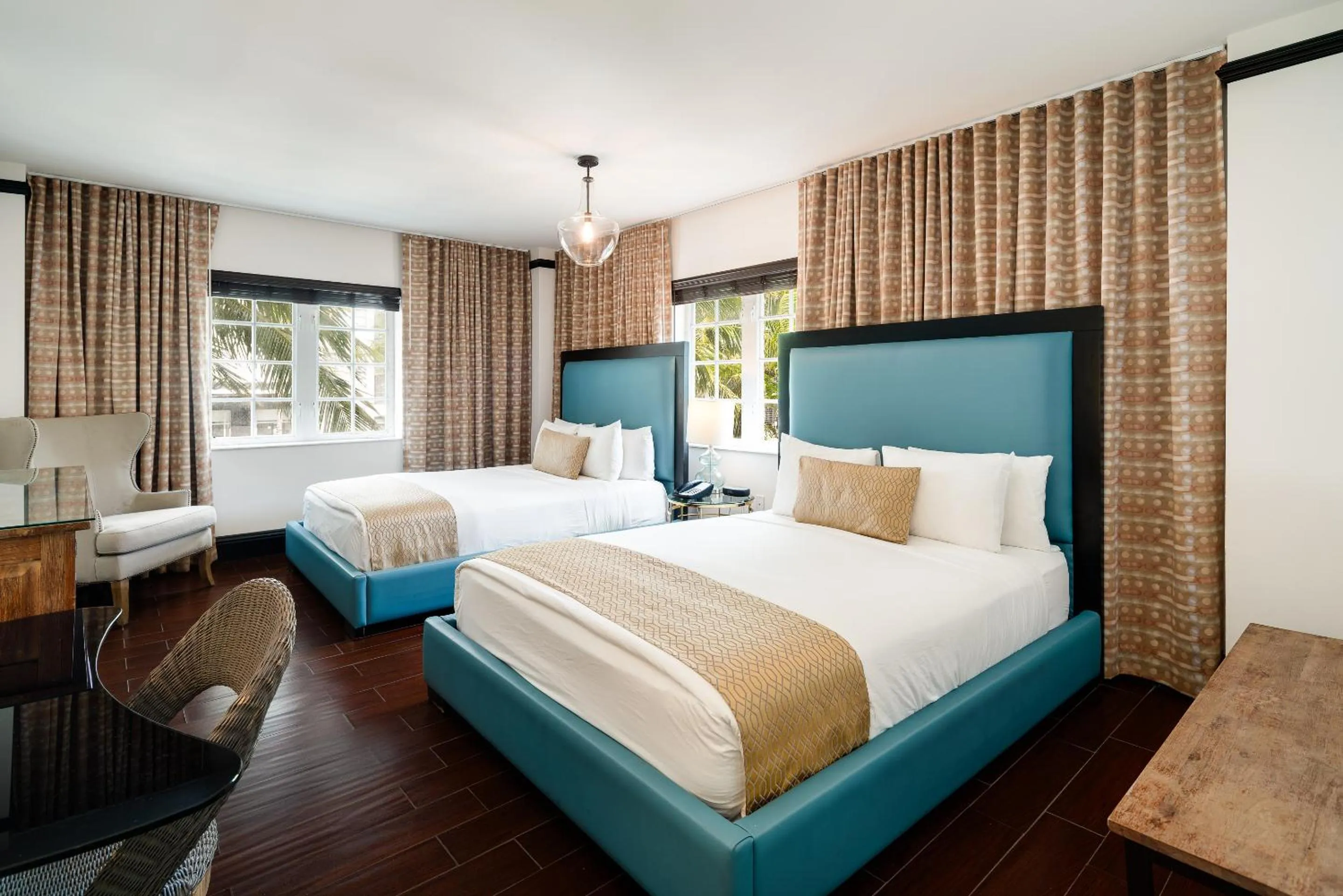 Superior Double Queen Room in Hotel Croydon