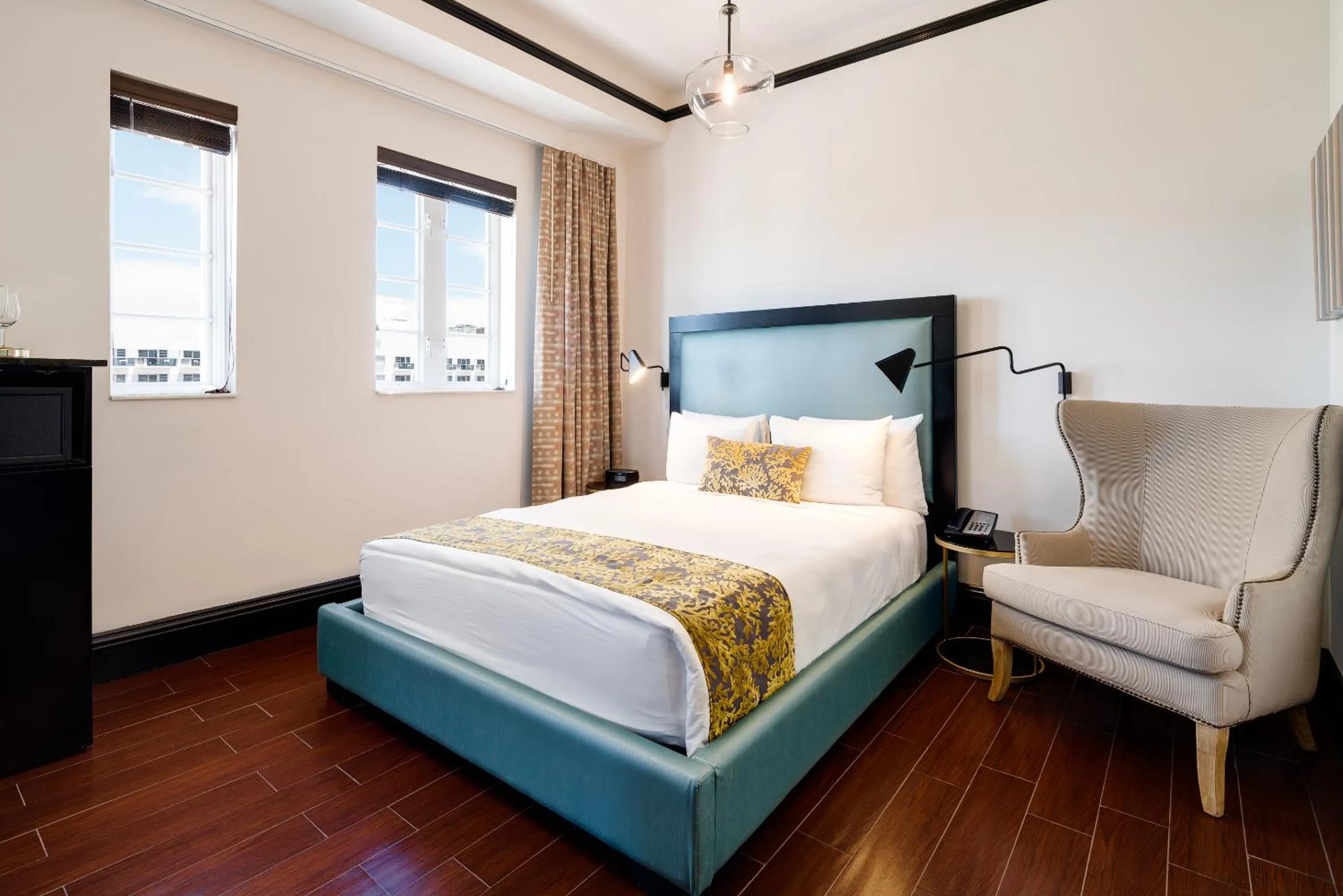 Accessible Classic Queen Room in Hotel Croydon