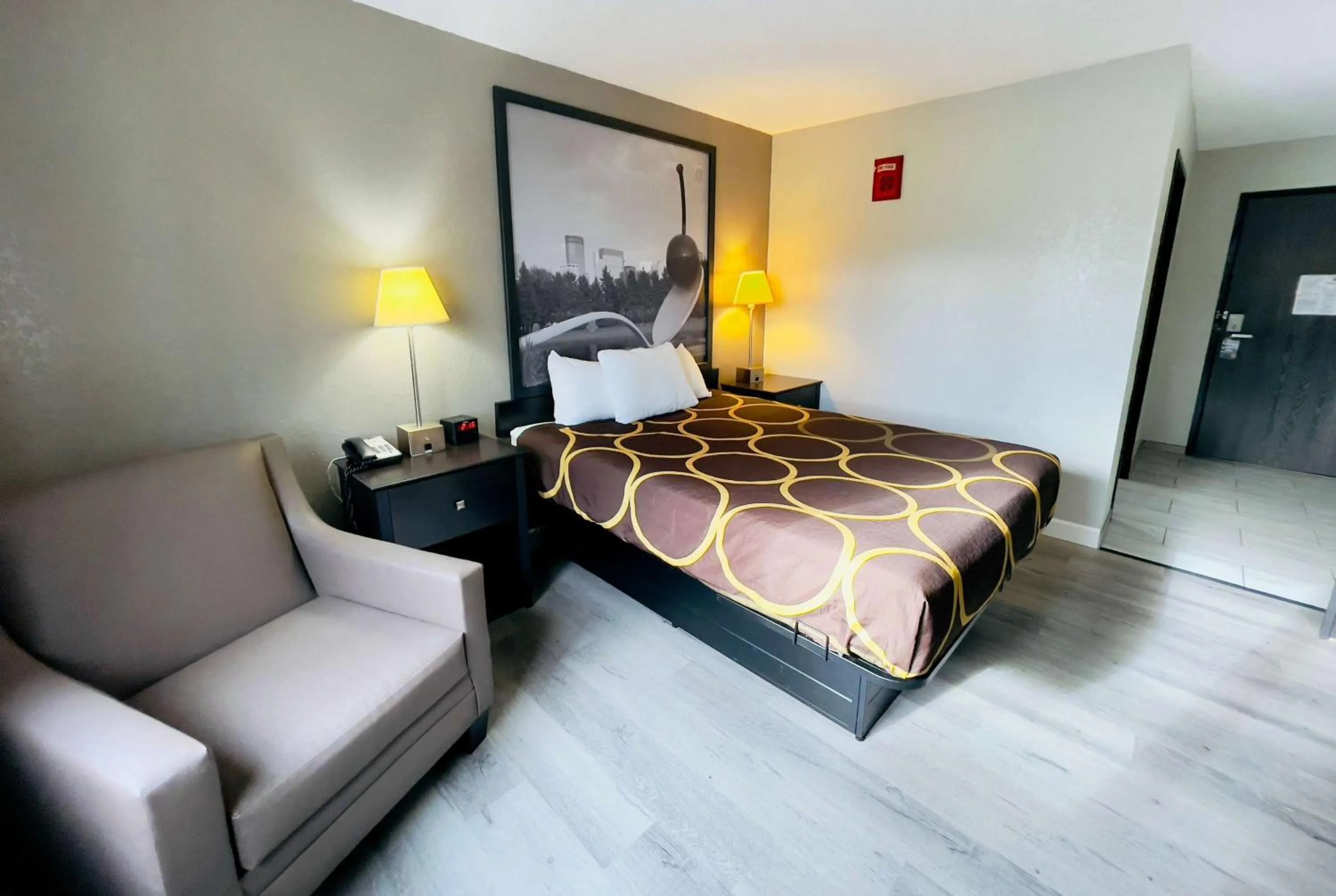 Queen Room - Disability Access/Non-Smoking in Super 8 by Wyndham Shakopee