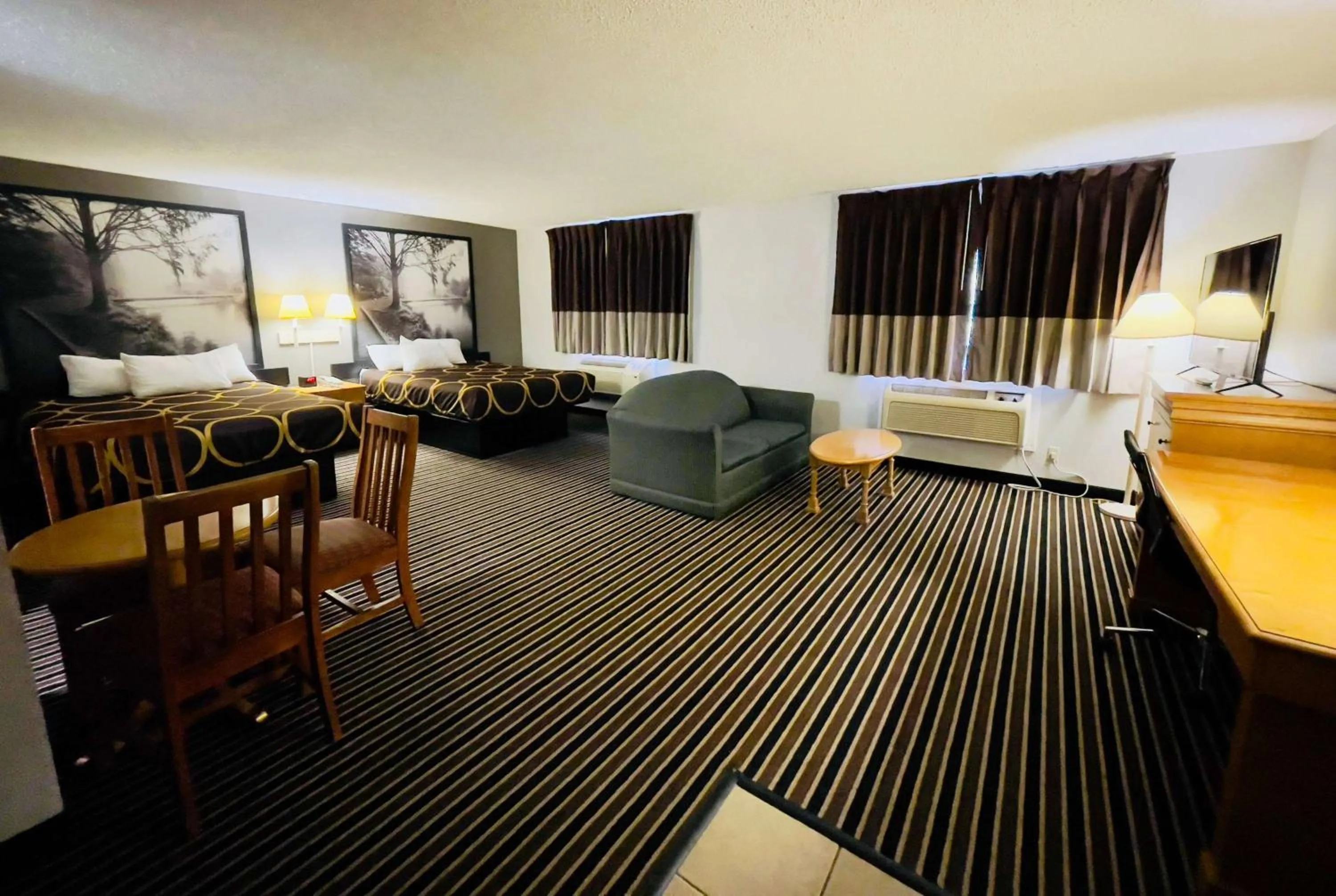 Queen Suite - Non-Smoking in Super 8 by Wyndham Shakopee