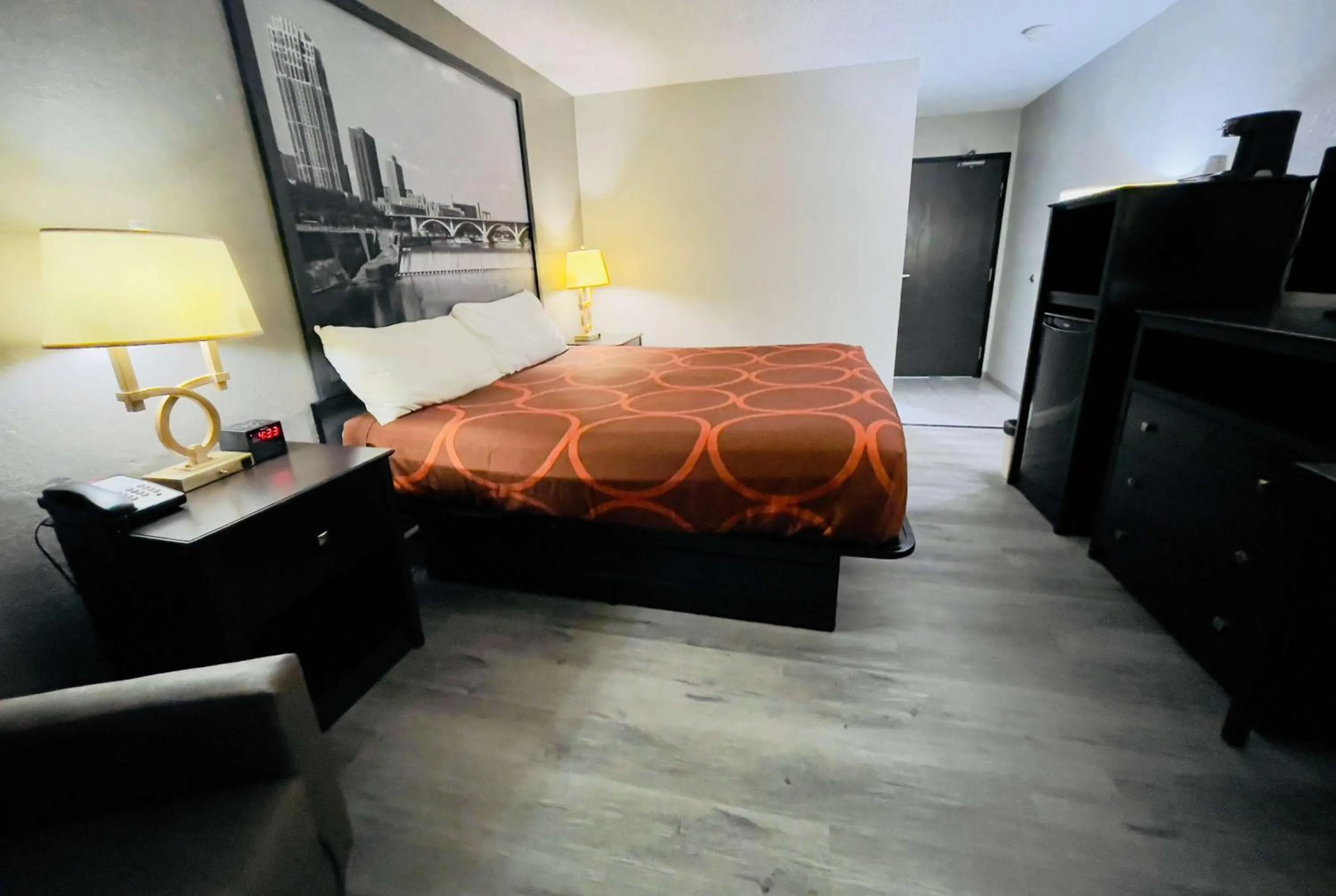 King Room - Disability Access/Non-Smoking in Super 8 by Wyndham Shakopee