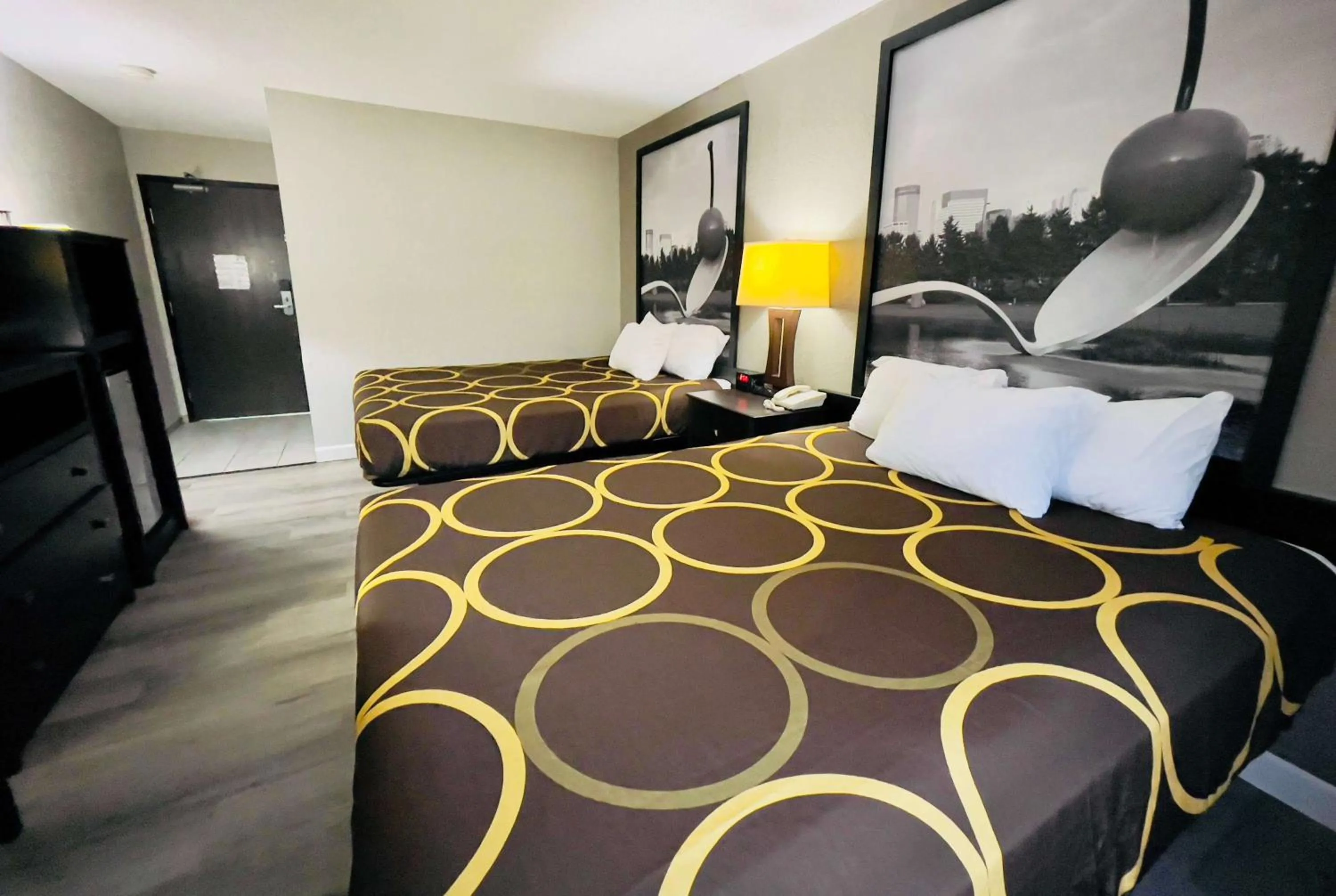 Queen Room with Two Queen Beds - Non-Smoking in Super 8 by Wyndham Shakopee