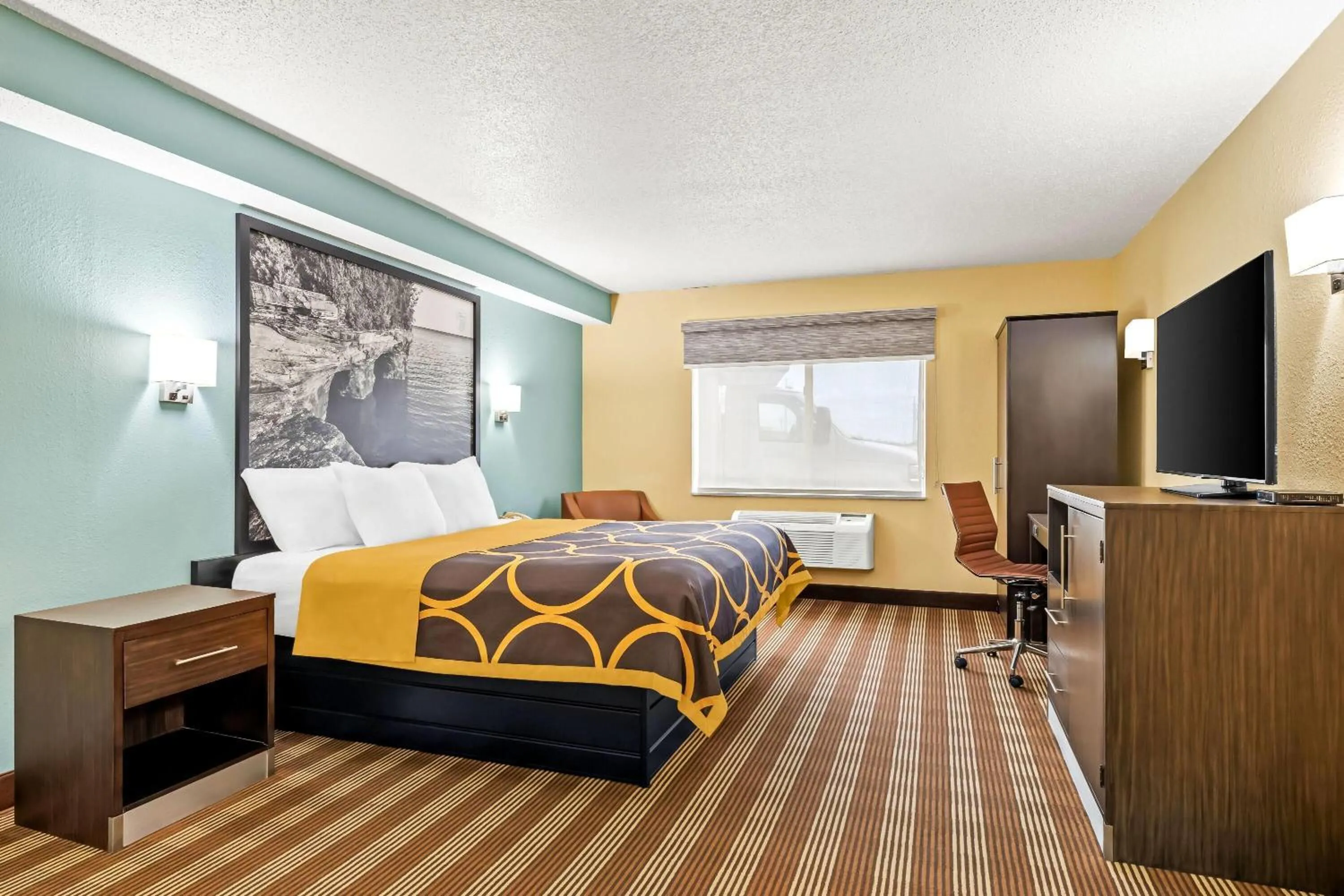 King Room - Non-Smoking in Super 8 by Wyndham Osseo WI