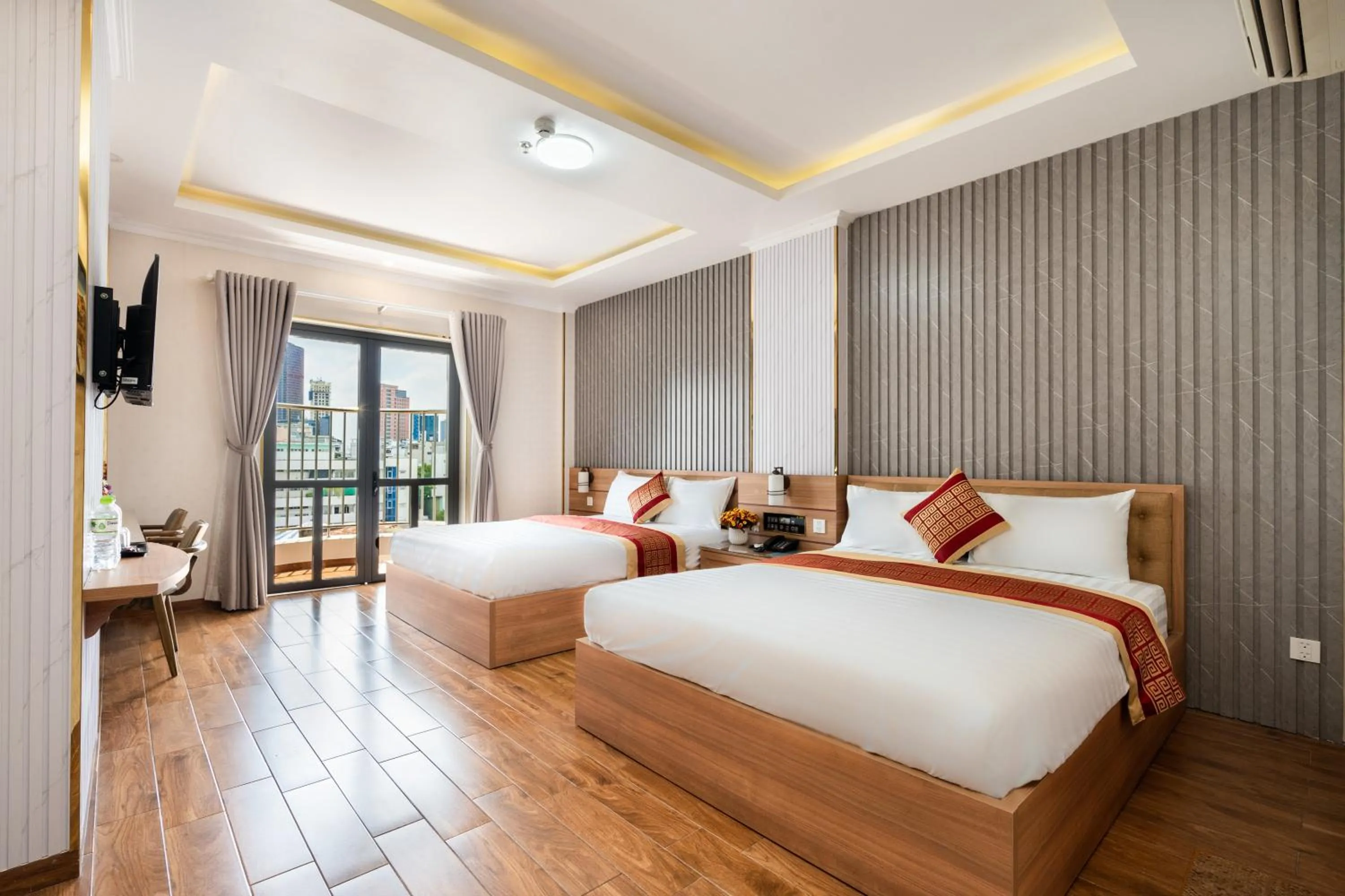 Family Room with City View in Luna Saigon Hotel - Bui Vien Walking Street