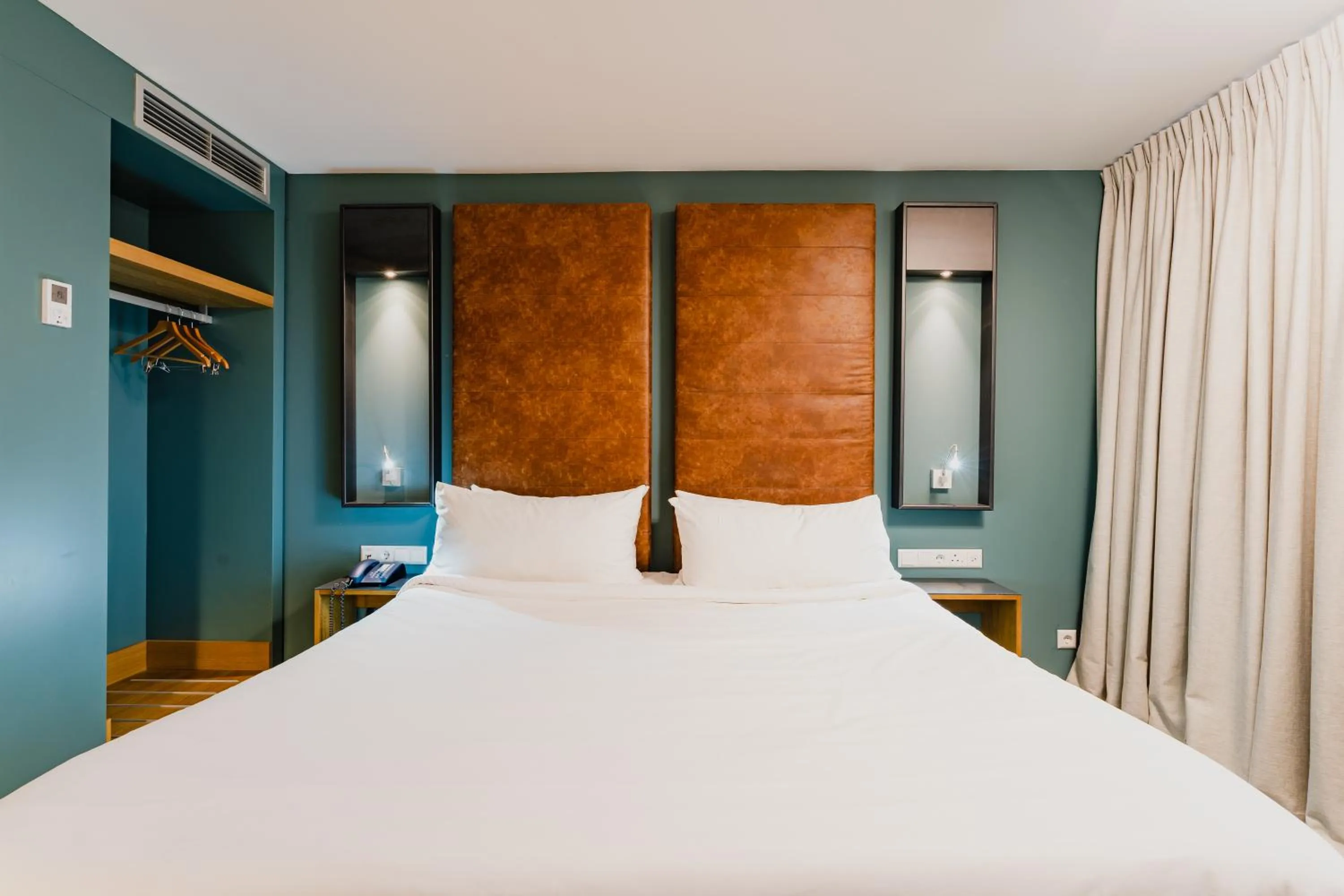 Indoor Double or Twin Room (Atrium view) in Hotel De Hallen