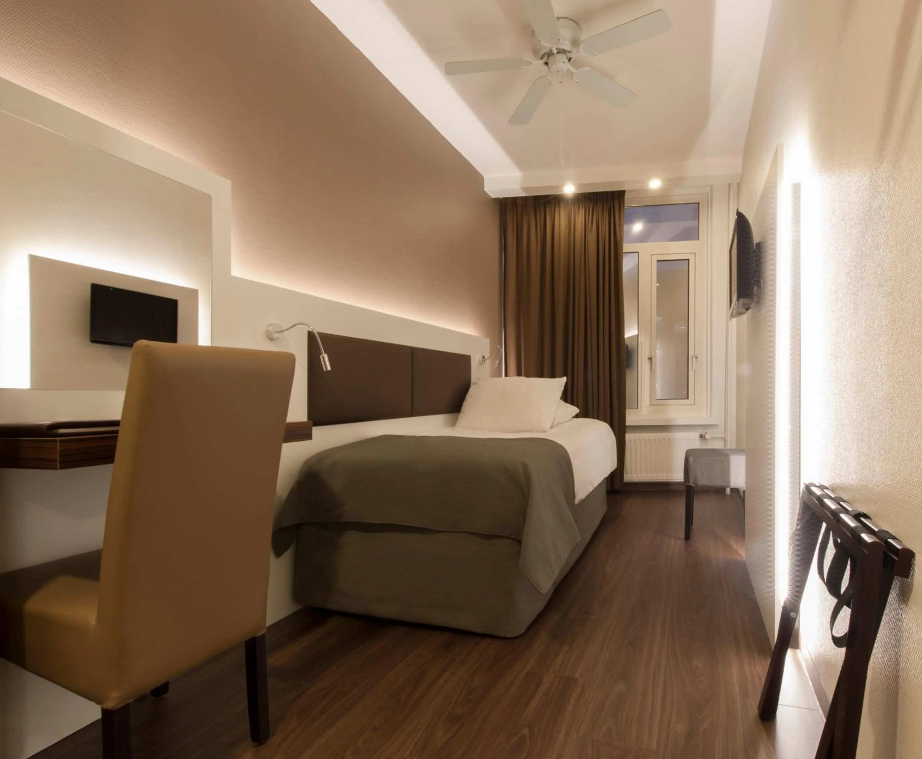 Budget Single Room in Hotel Emma