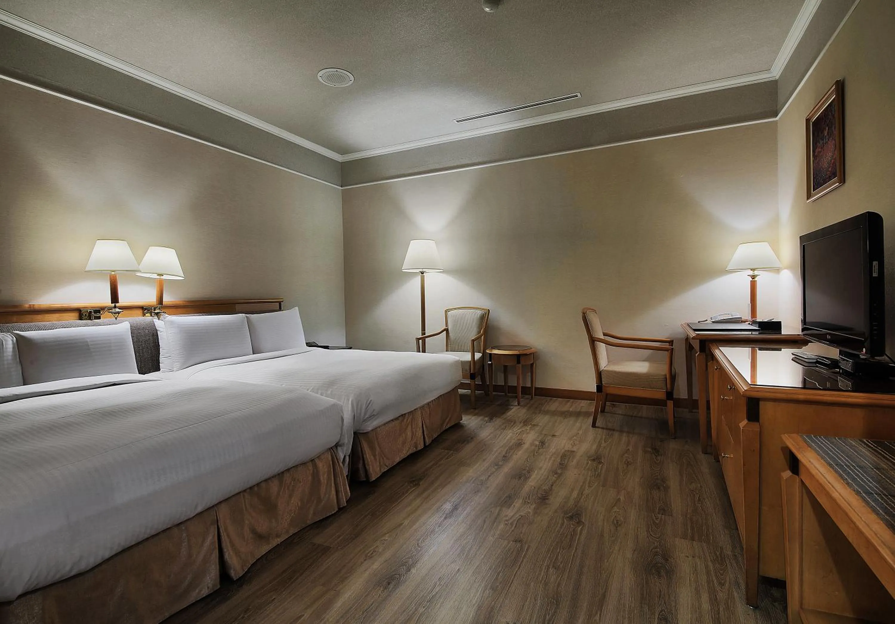 Standard Twin Room - no window in The Carlton Hotel Hsinchu