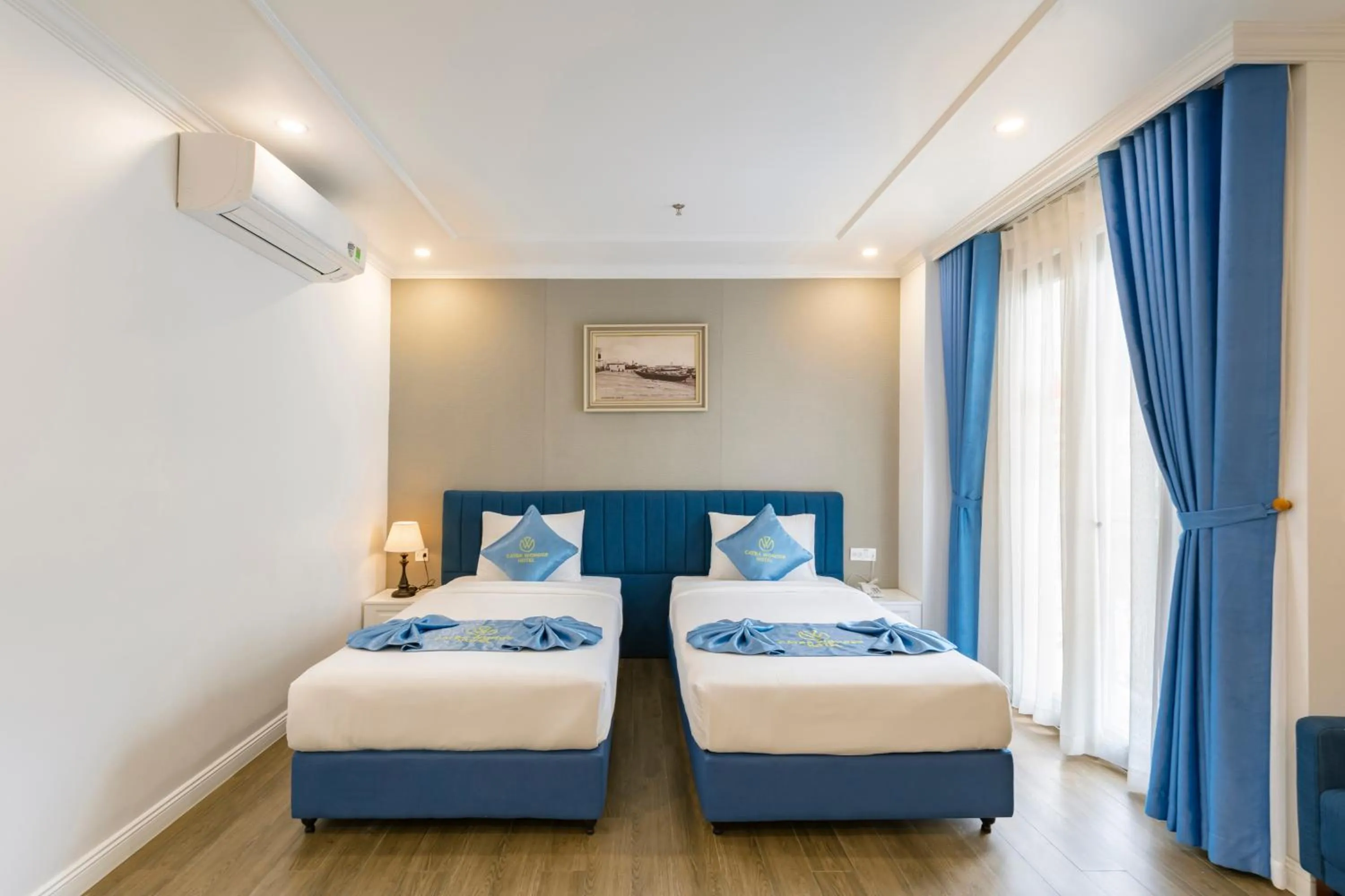 Deluxe Double or Twin Room with City View in Cat Ba Wonder Hotel