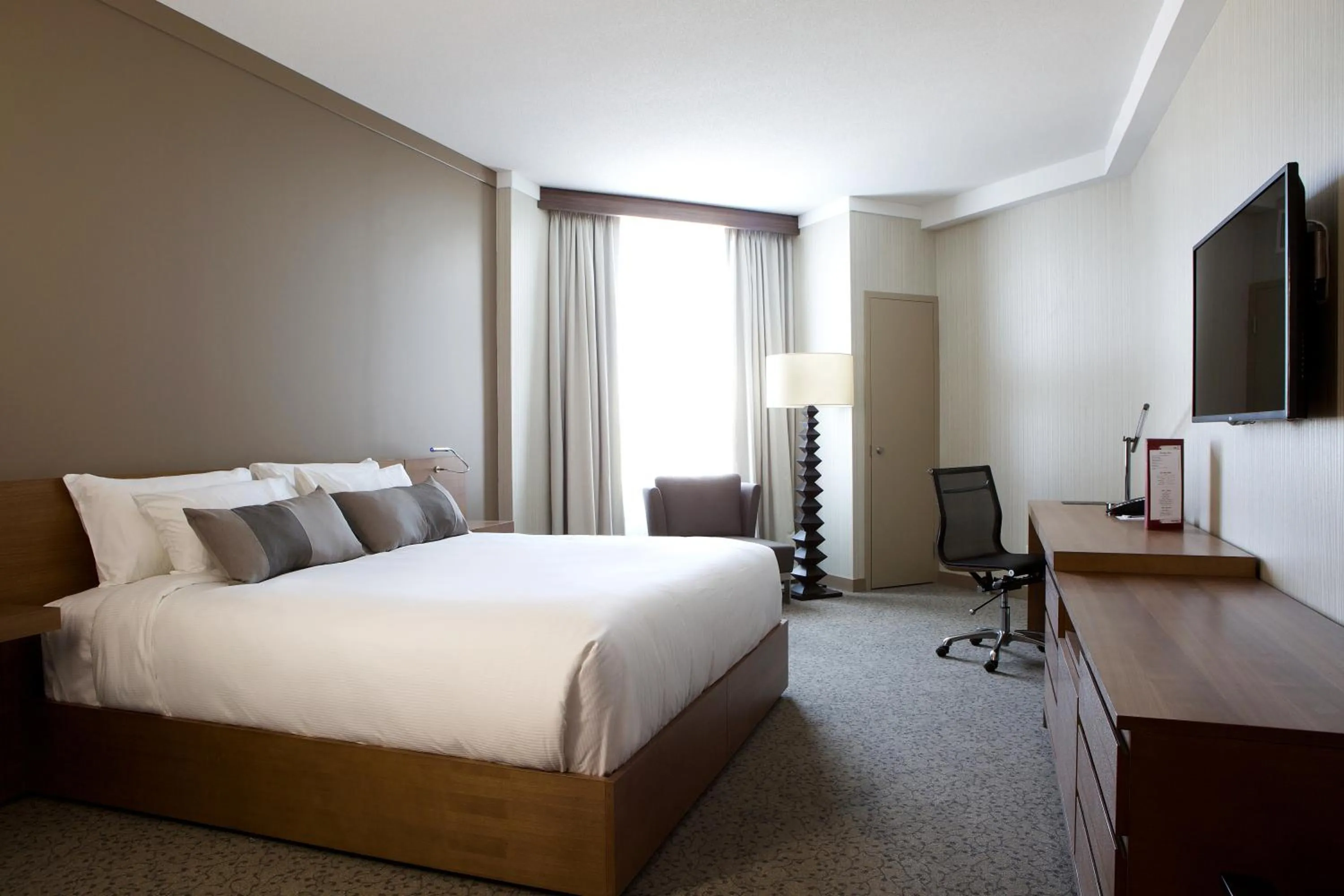 Standard Deluxe King in Grey Eagle Resort