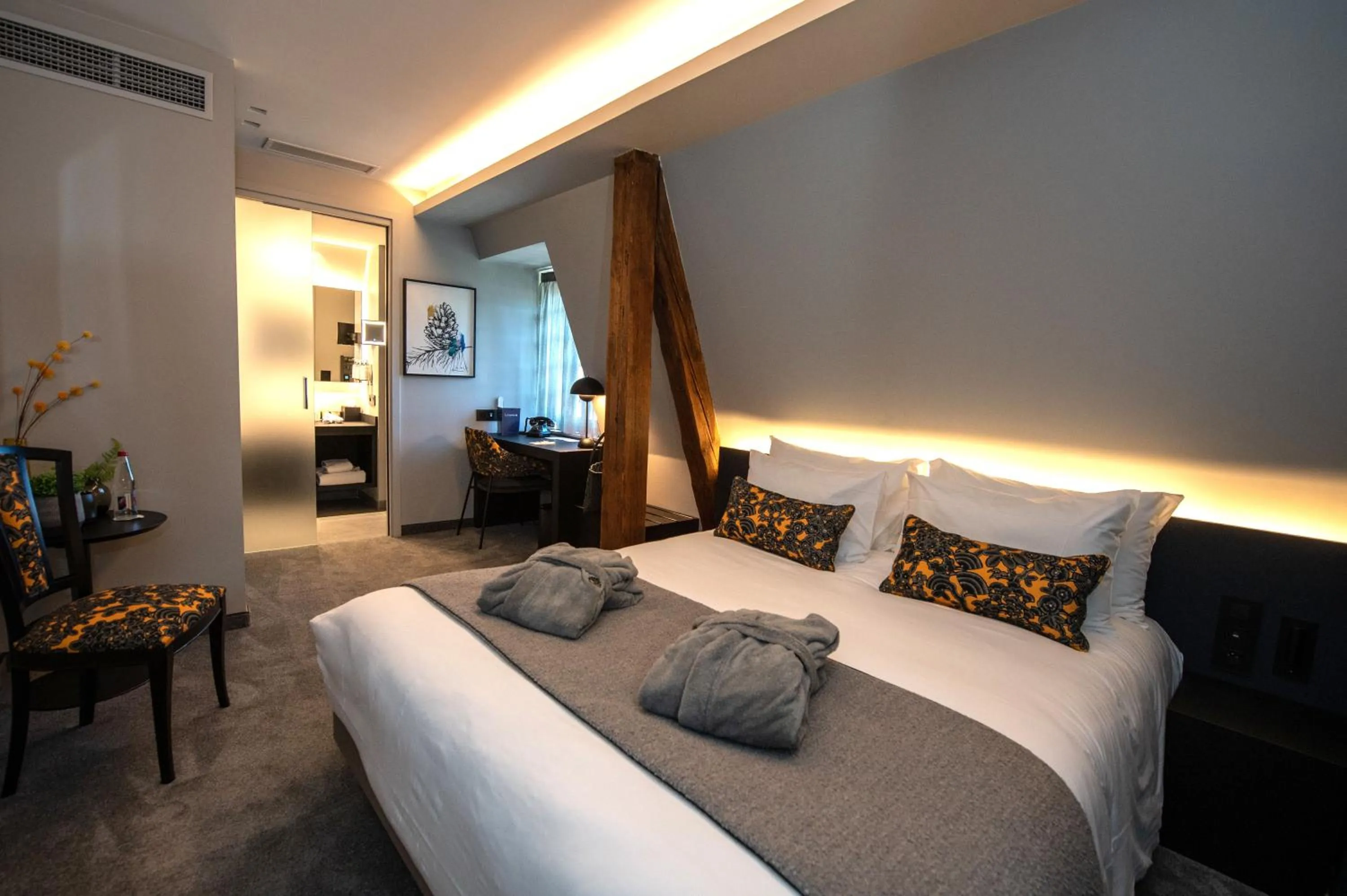 Classic Queen Room - Non-Smoking in Best Western Premier Le Chapitre Hotel and Spa