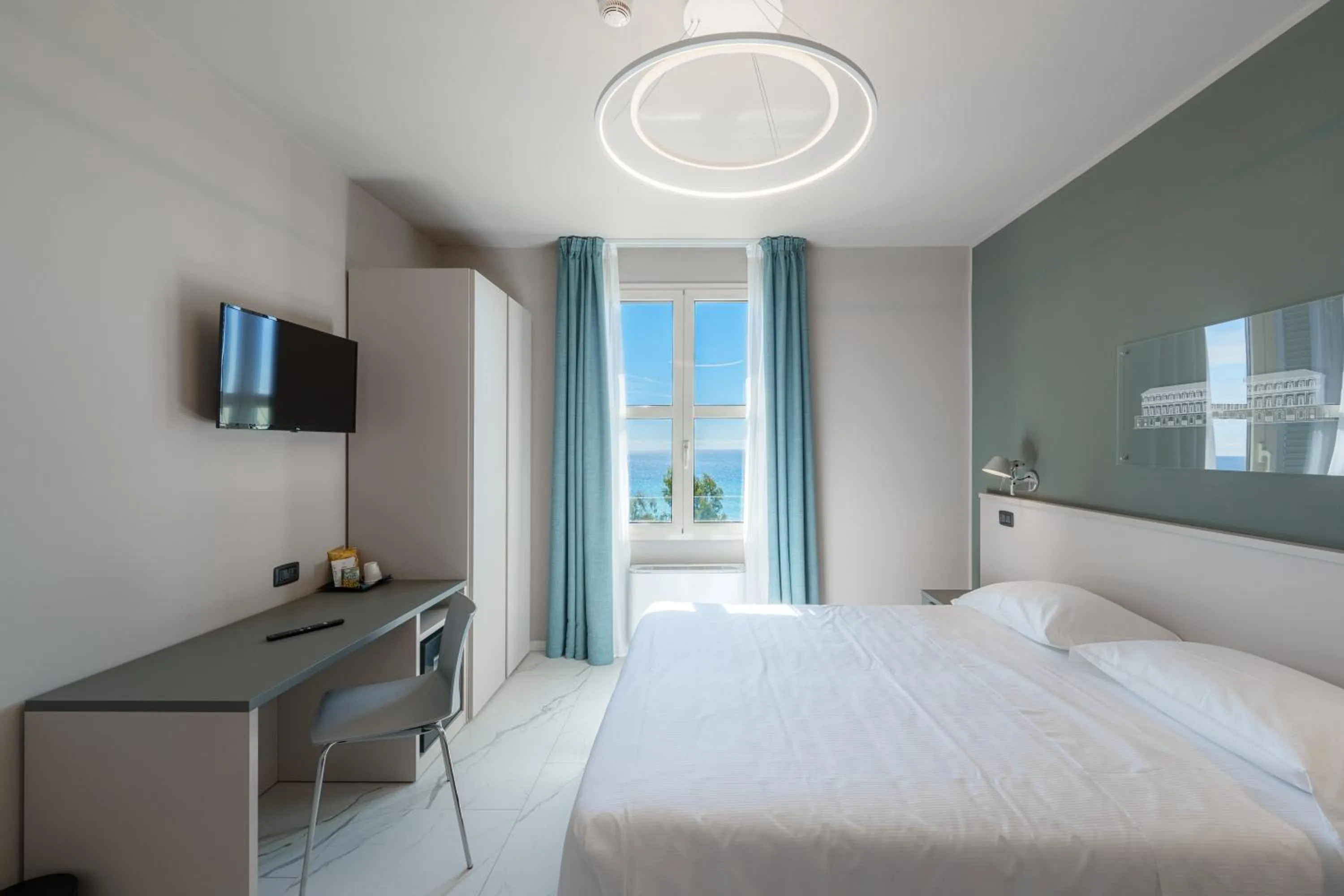 Superior Double or Twin Room with Sea View in Hotel Villa Levi