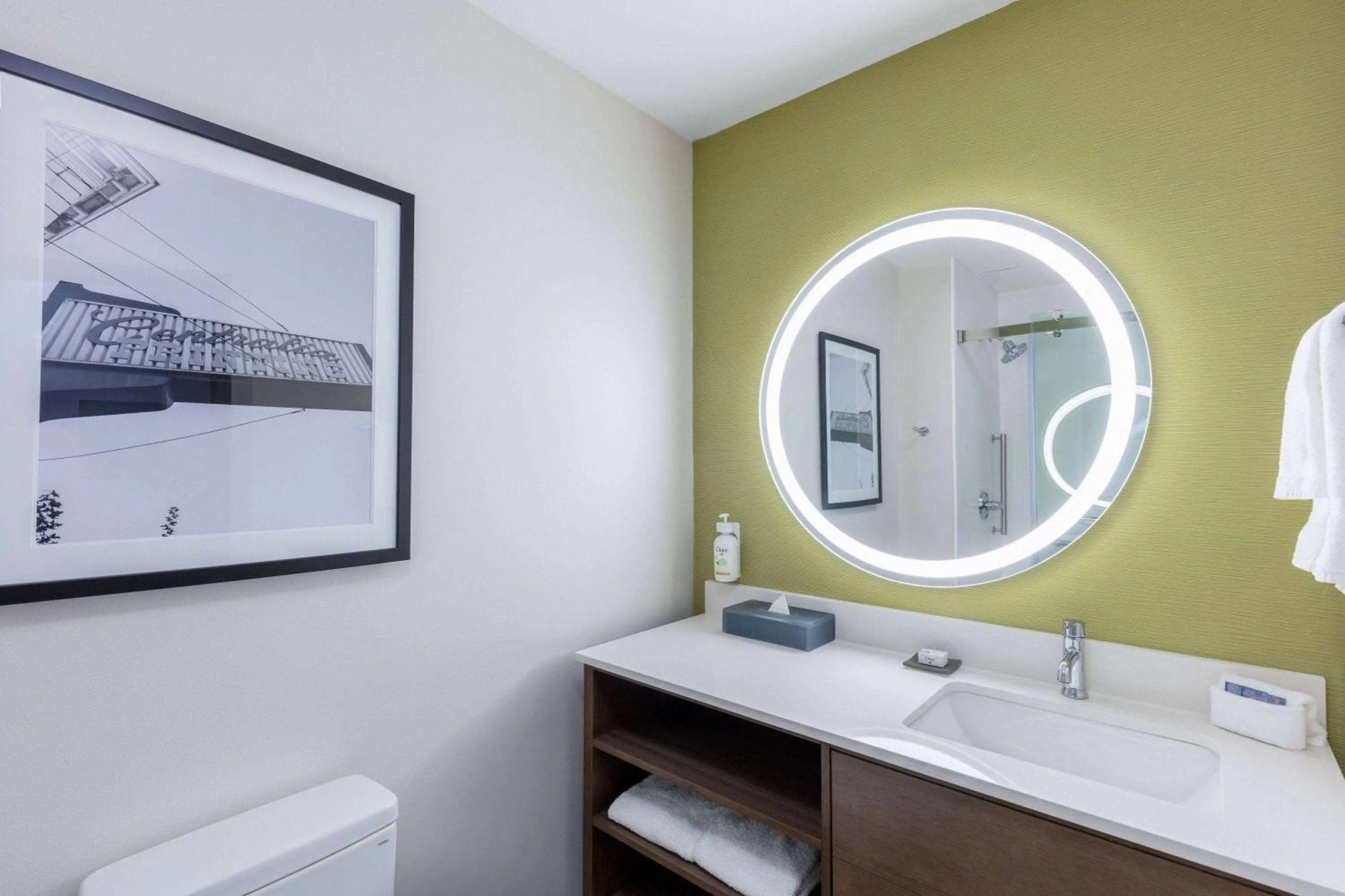 King Room - Non-Smoking in La Quinta Inn & Suites by Wyndham Centralia