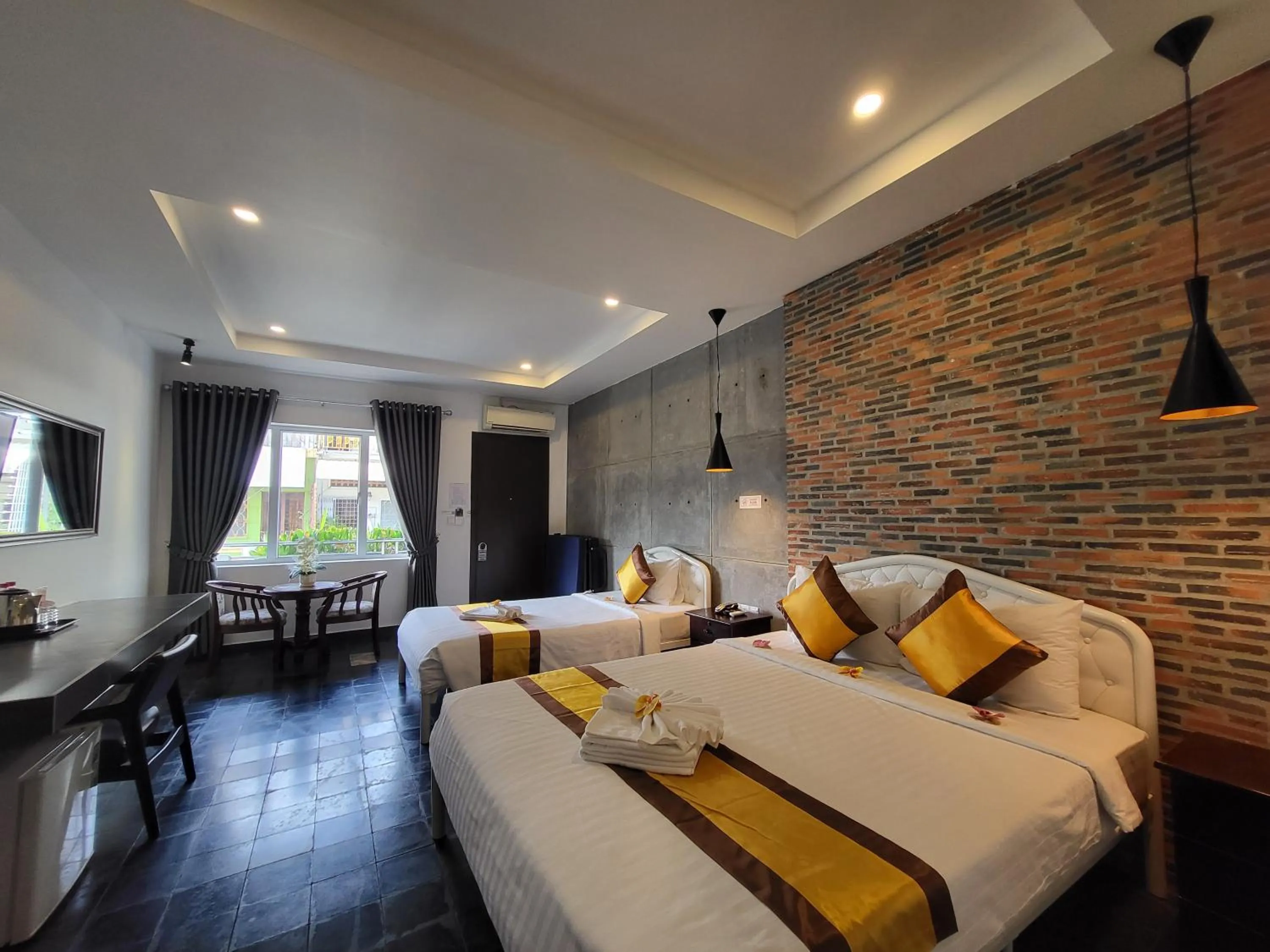 Deluxe Twin Room in Sun Chakra Boutique Hotel - 50m to Museum & Royal Palace & Walking street