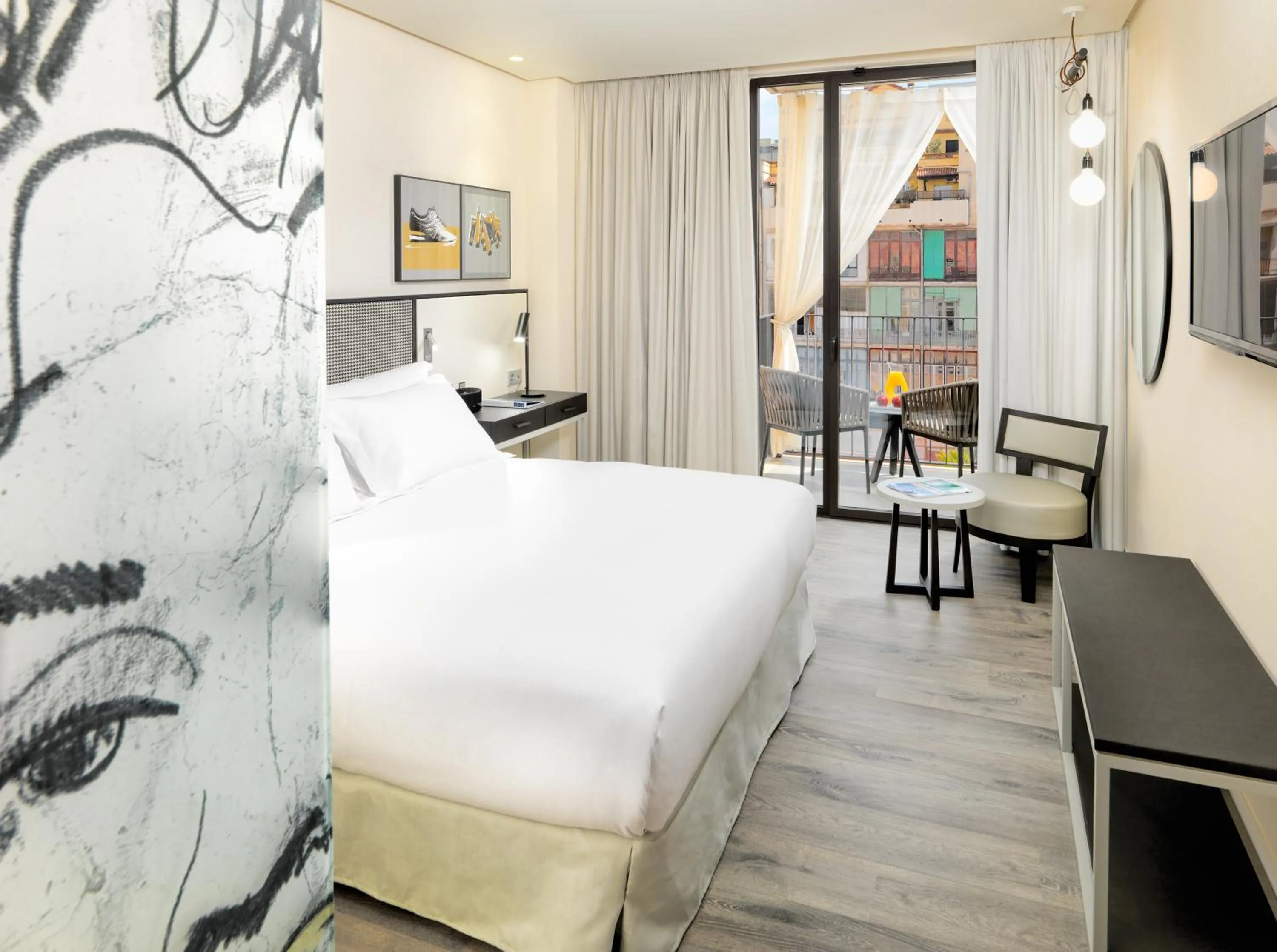 Deluxe Double or Twin Room with Terrace in H10 Art Gallery 4* Sup