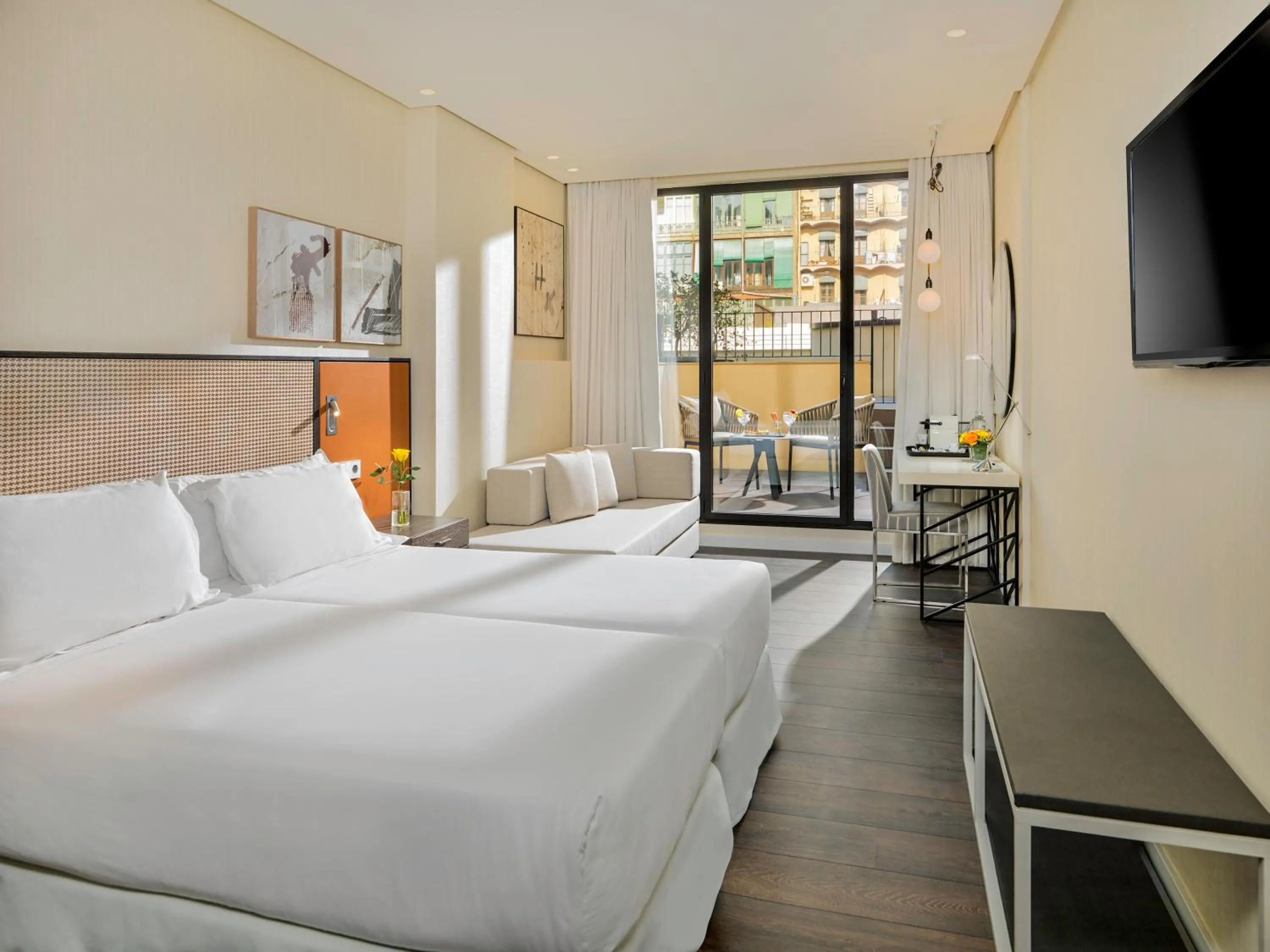 Grand Deluxe Room with Terrace (1-2 pax) in H10 Art Gallery 4* Sup