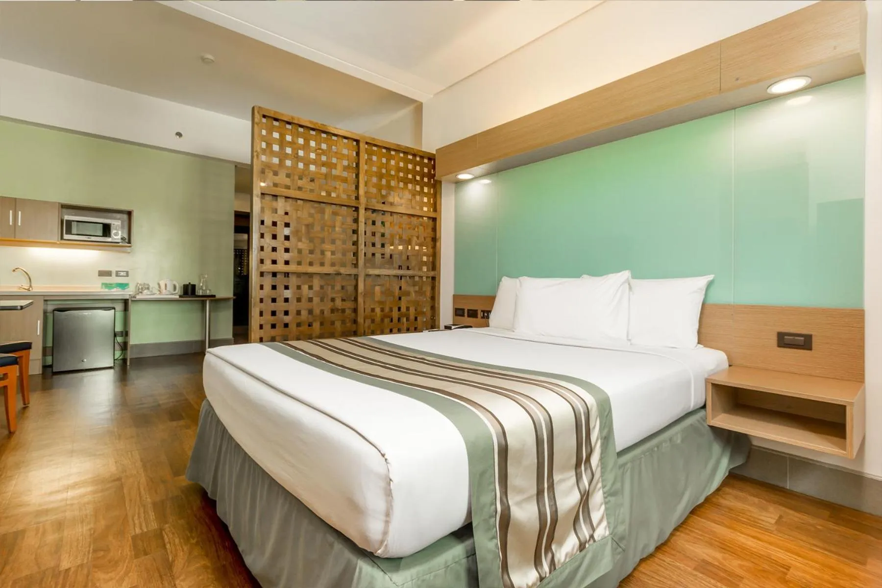 Queen Suite - Non-Smoking in Microtel by Wyndham South Forbes near Nuvali