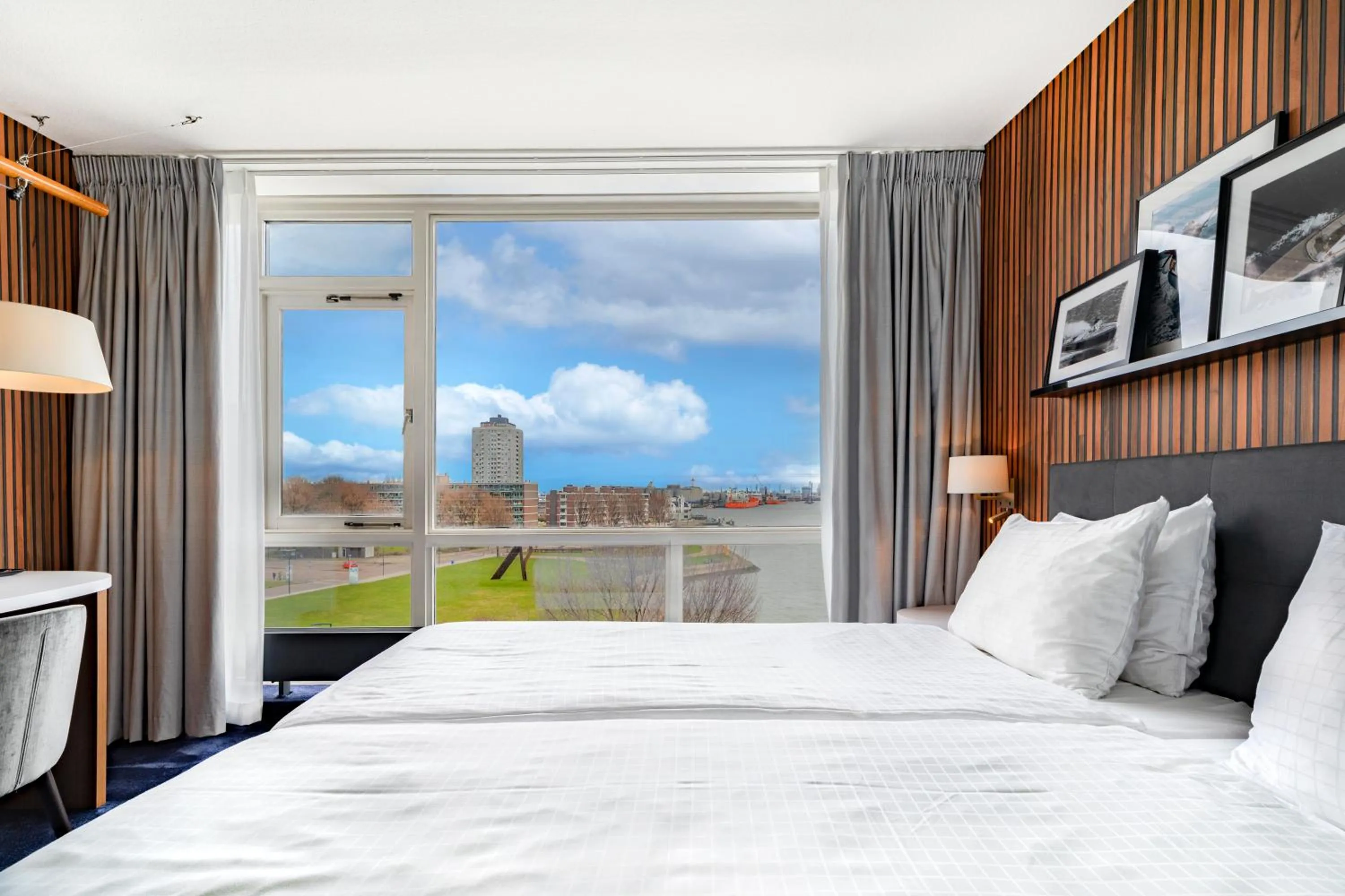 Twin Room with Partial River View in Delta Hotel