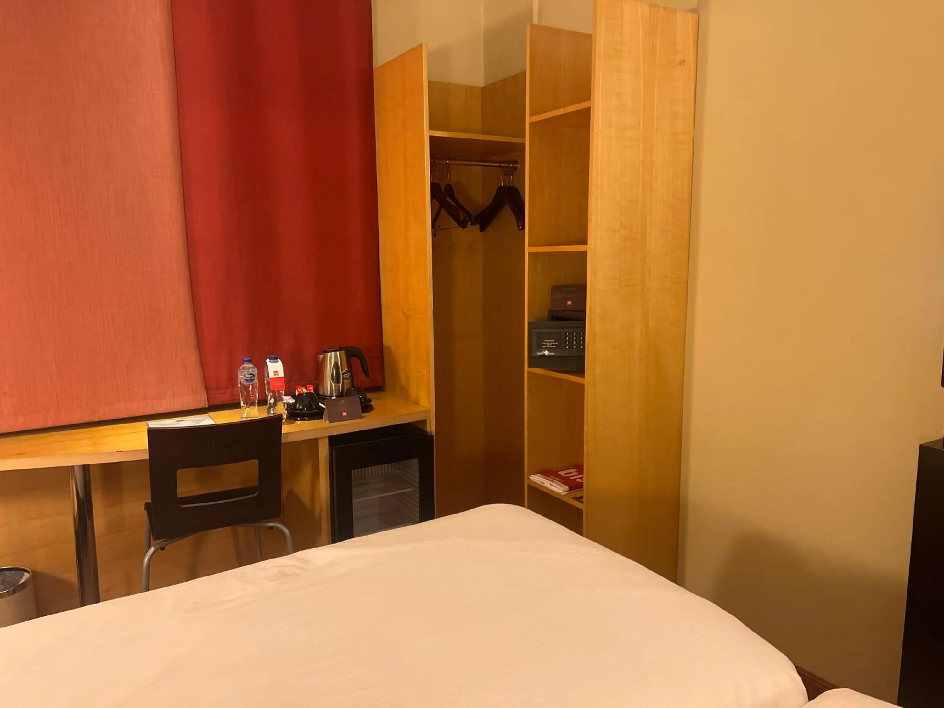 Premium Twin Room with Pool View in Ibis Yanbu