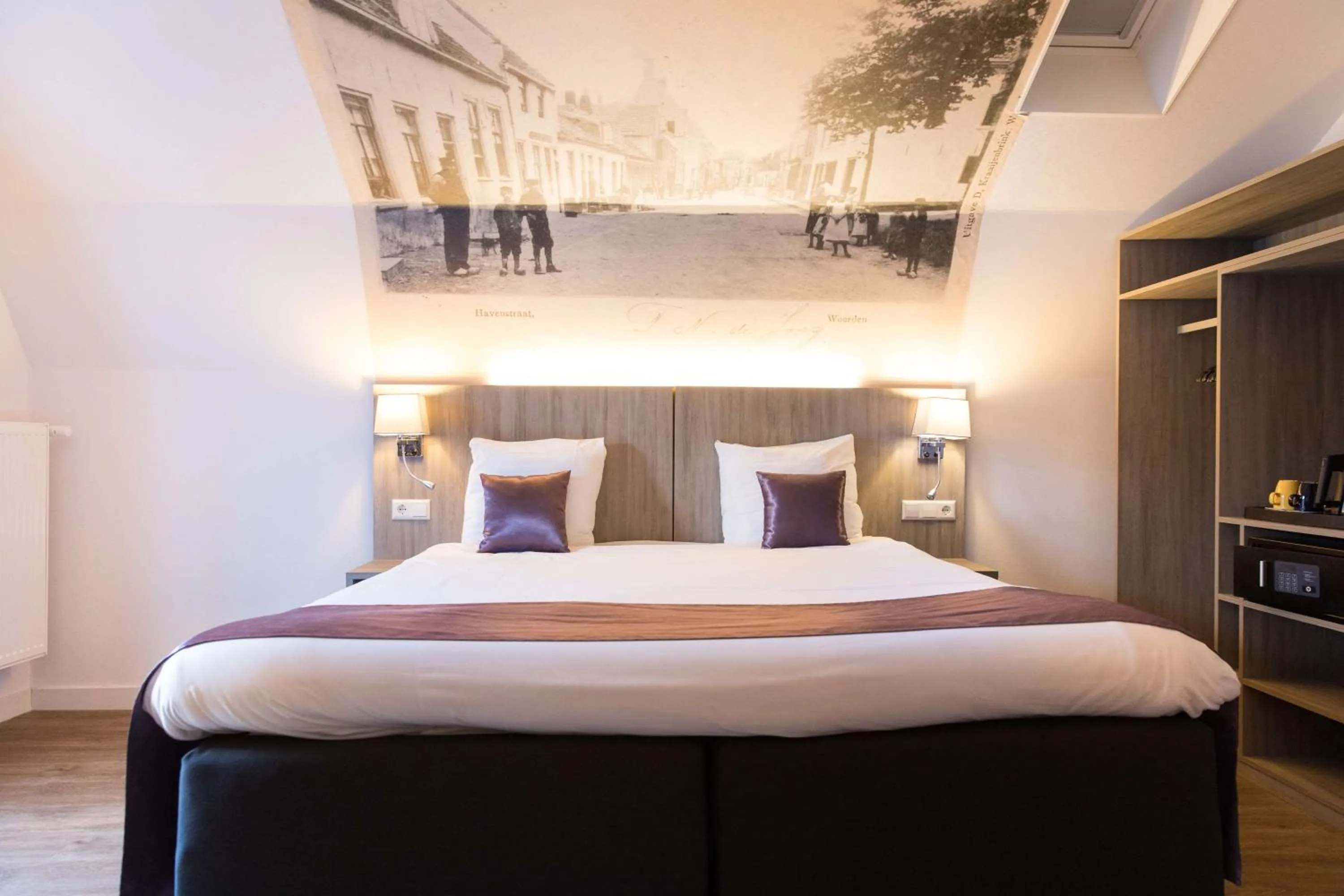 Room with Double and Single bed in Best Western City Hotel Woerden