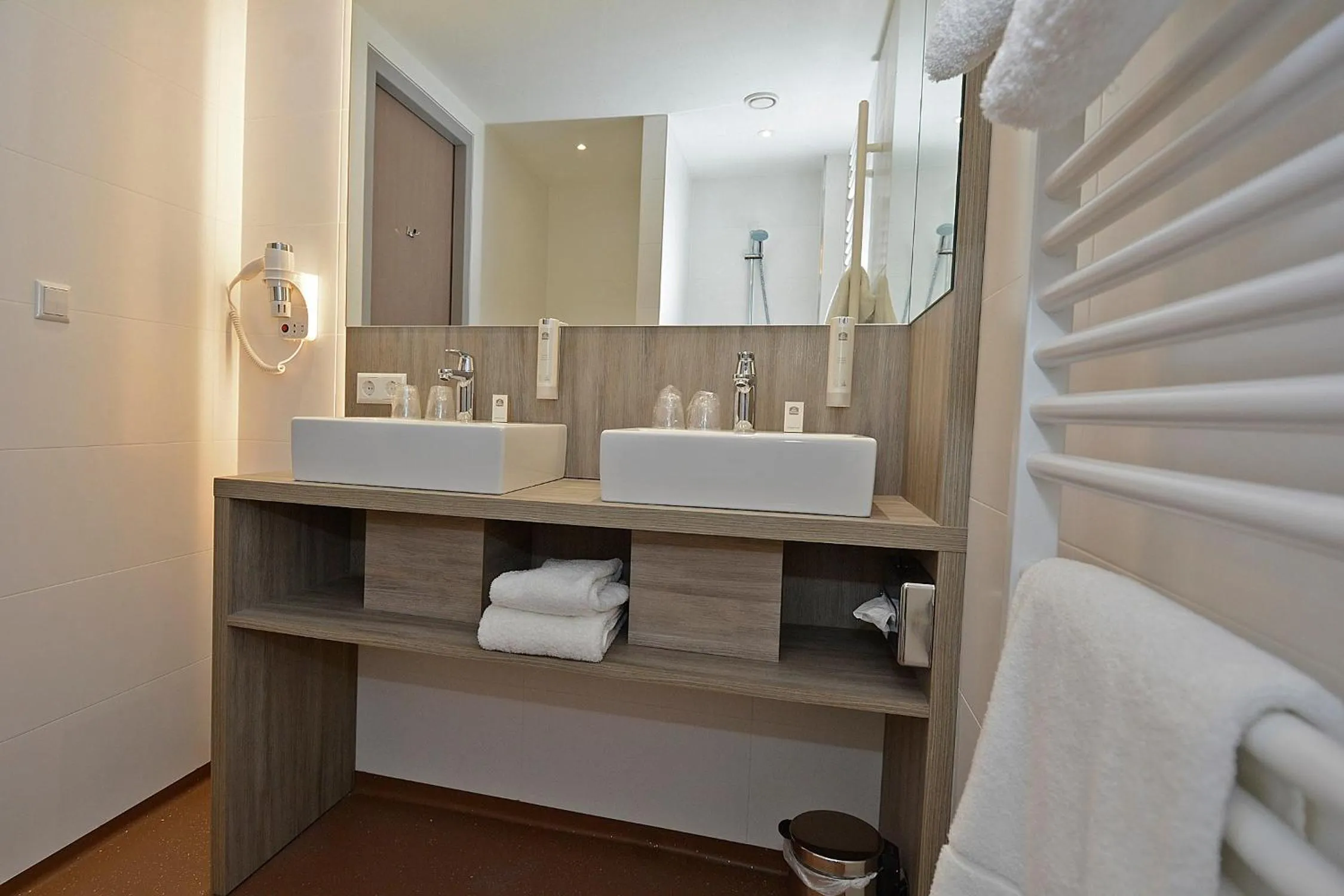 Double Room with Sofa Bed and Bath Tub in Best Western City Hotel Woerden