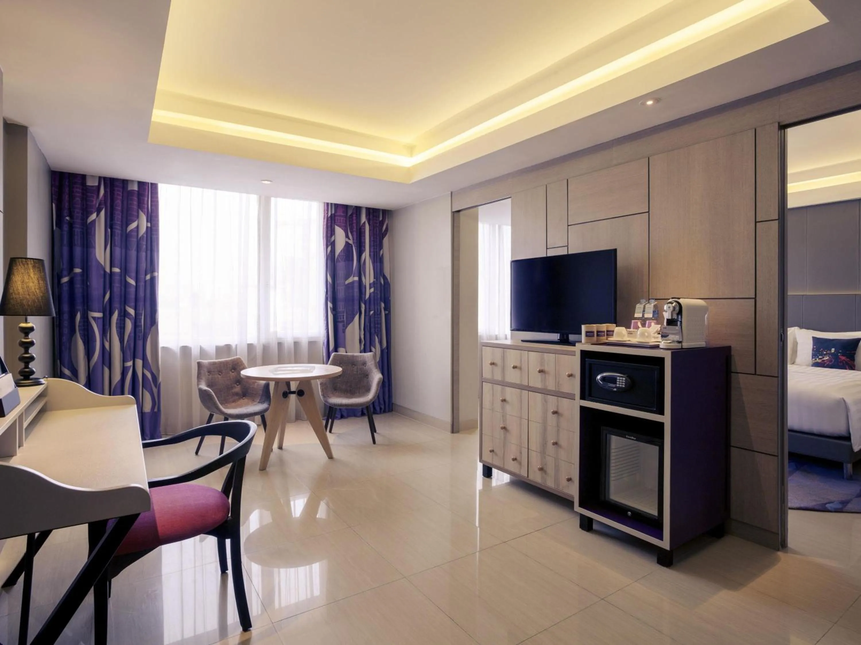 Deluxe Suite with Double Bed in Mercure Jakarta Sabang