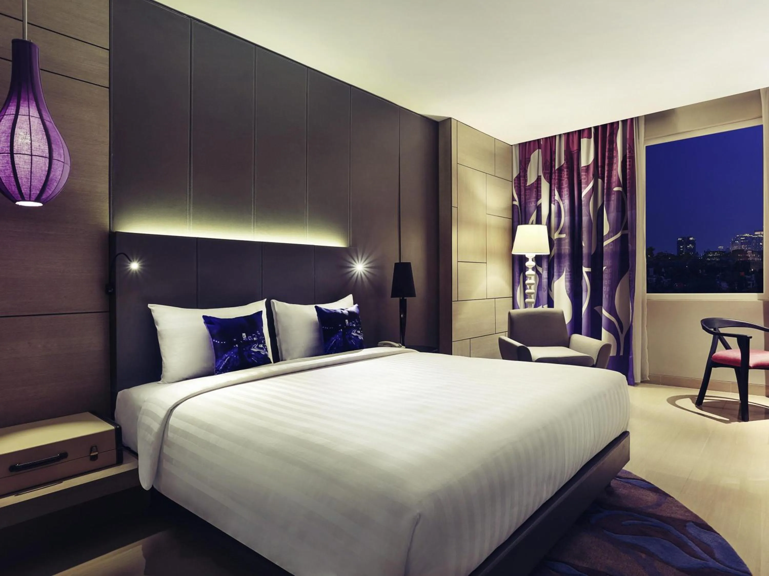Deluxe Double Room in Mercure Jakarta Sabang