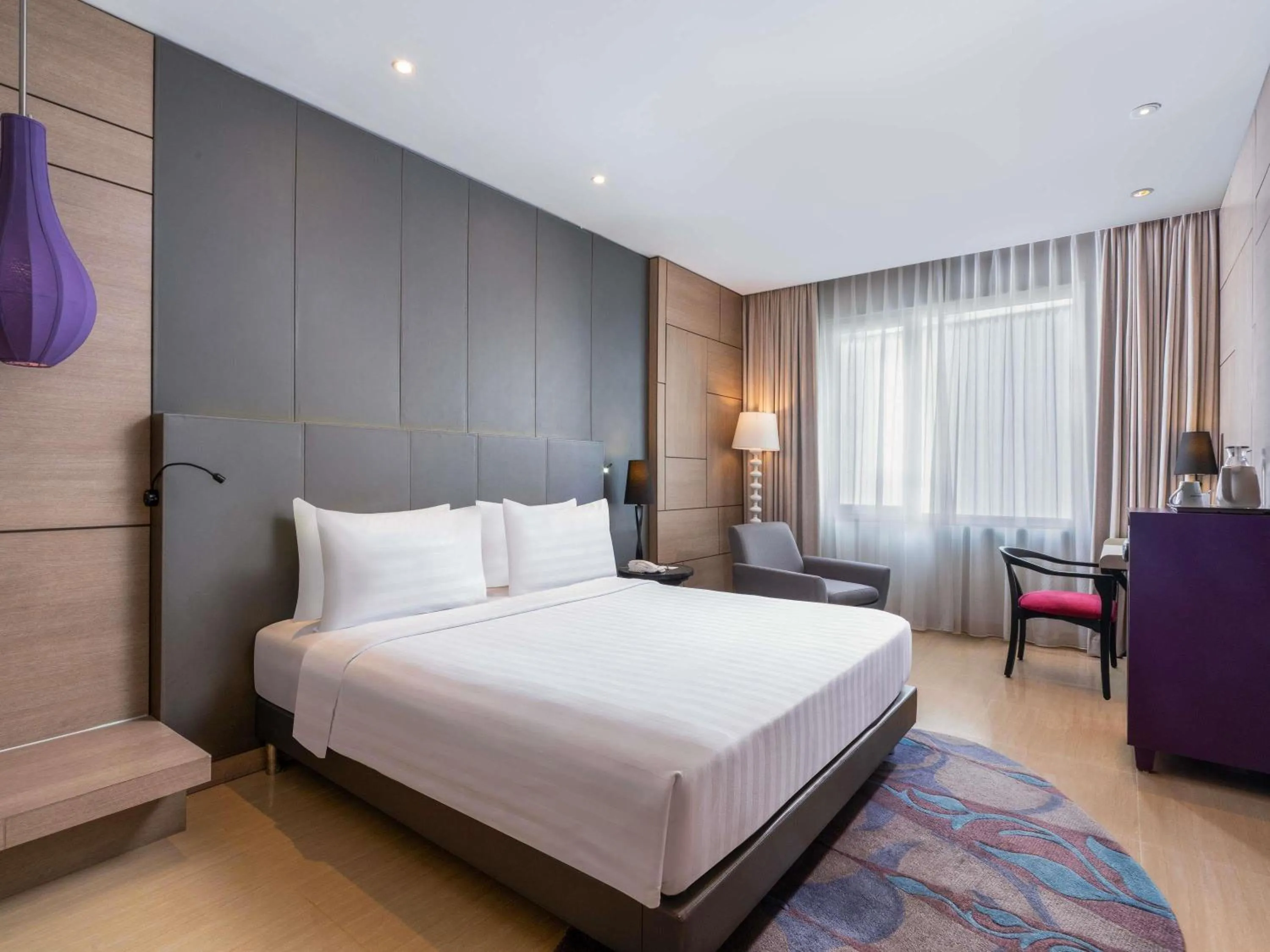 Deluxe Double Room in Mercure Jakarta Sabang