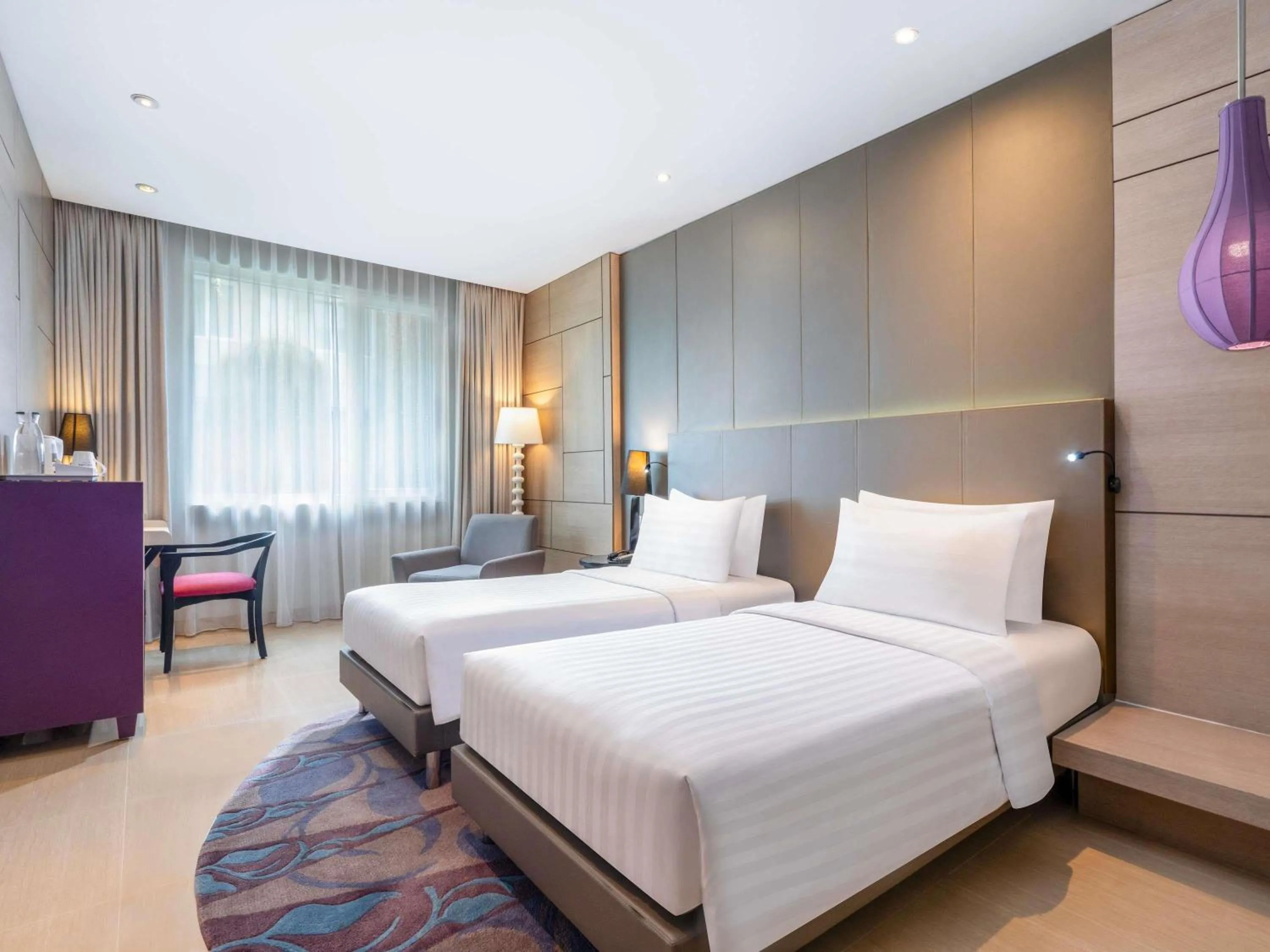 Deluxe Twin Room in Mercure Jakarta Sabang