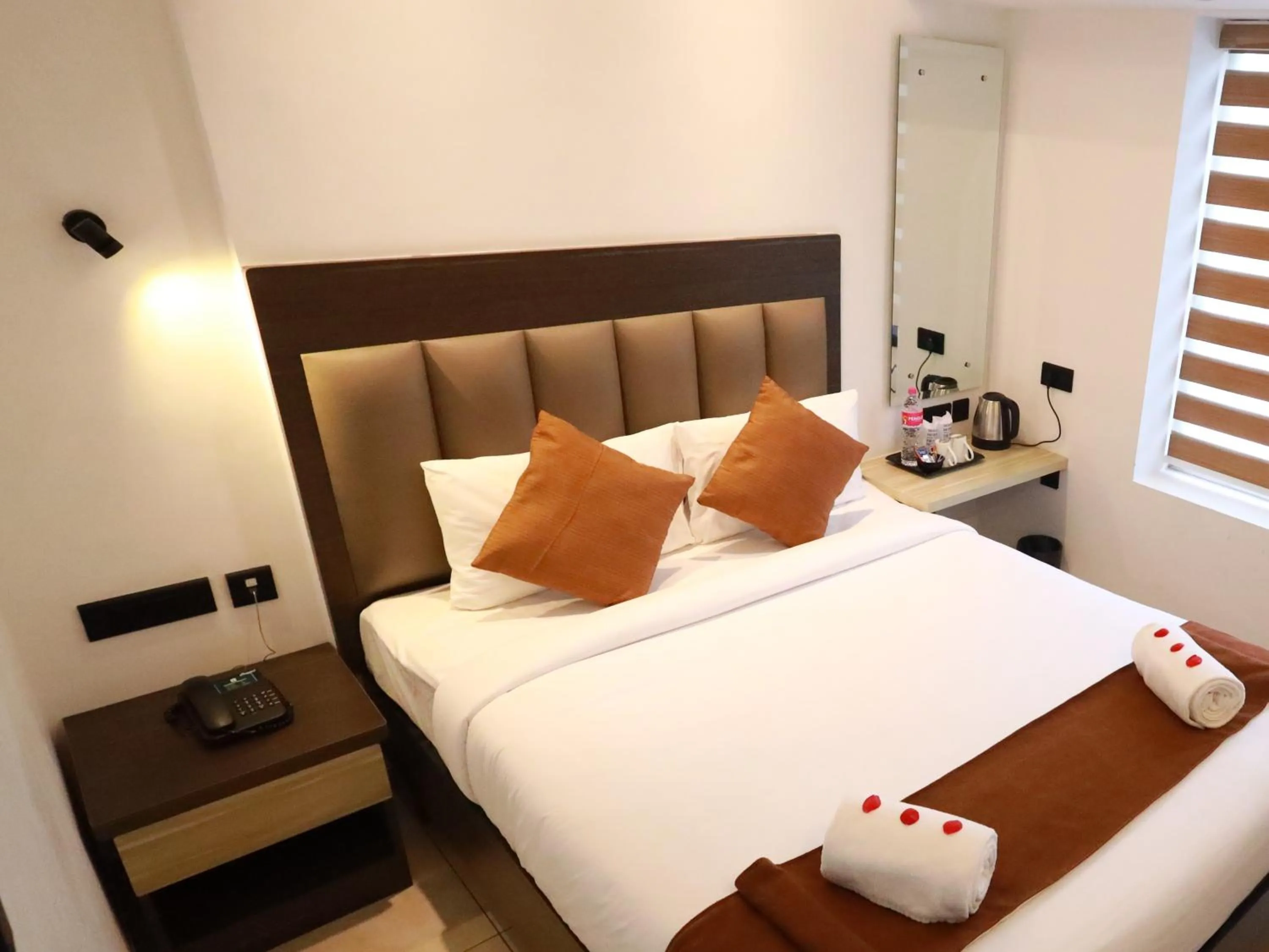 Deluxe Double Room in Goodland Elegance