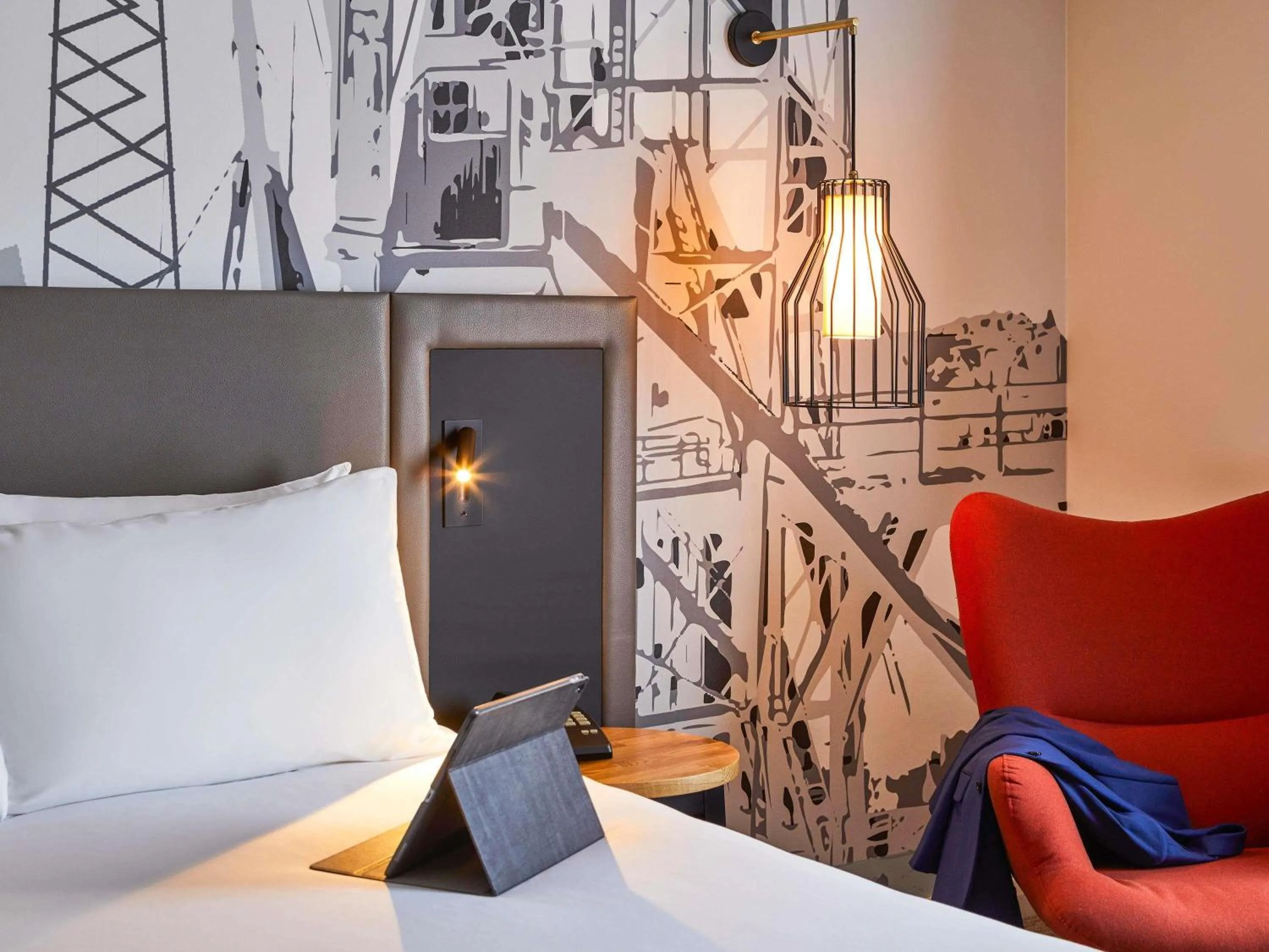 Accessible Classic Double Room in Mercure Cardiff North Hotel