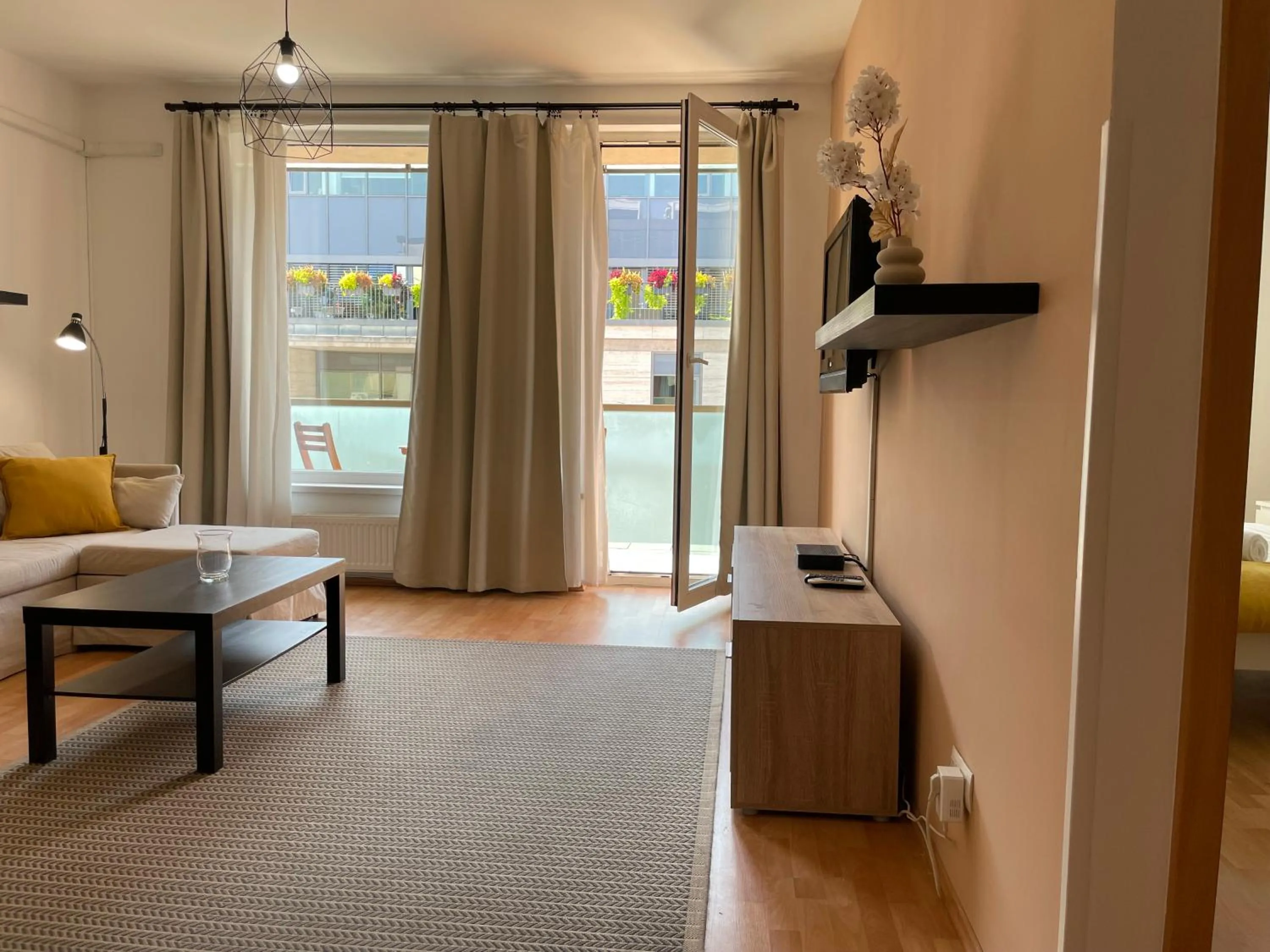 One-Bedroom Apartment for 1-2 people in Corvin Center Suites