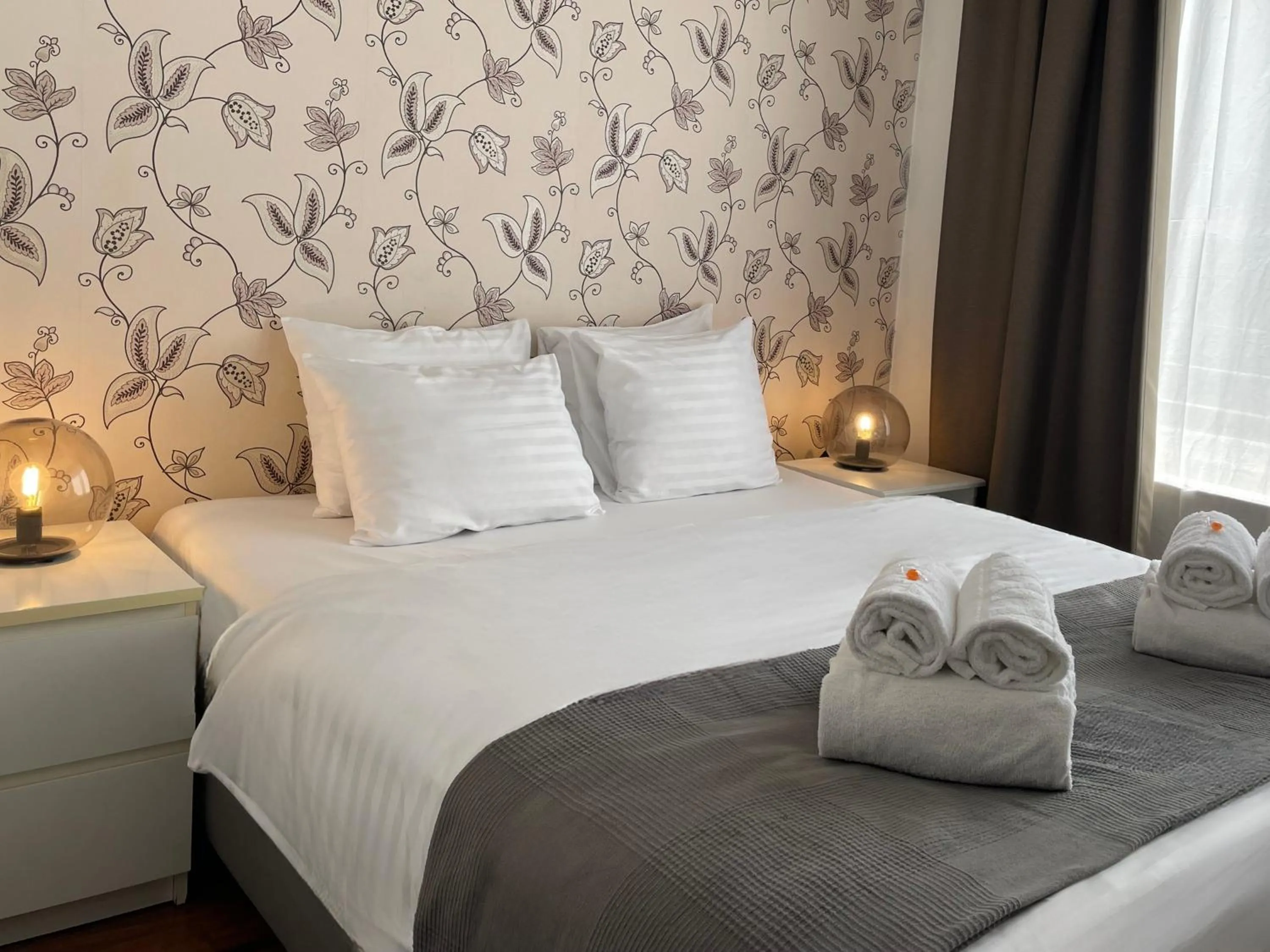 Two bedrooms with Balcony in Corvin Center Suites