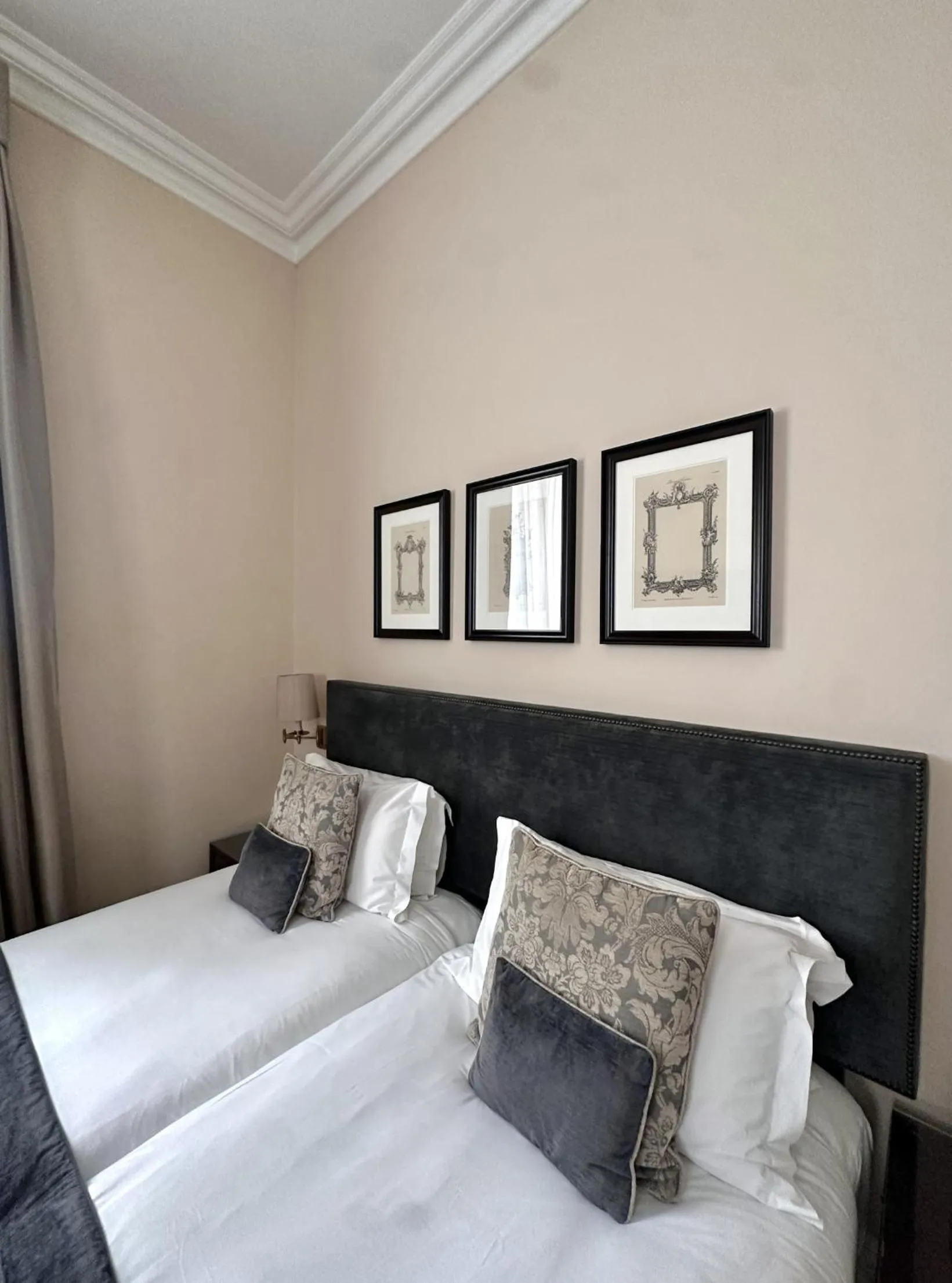 Standard Twin Room in St Paul's Hotel