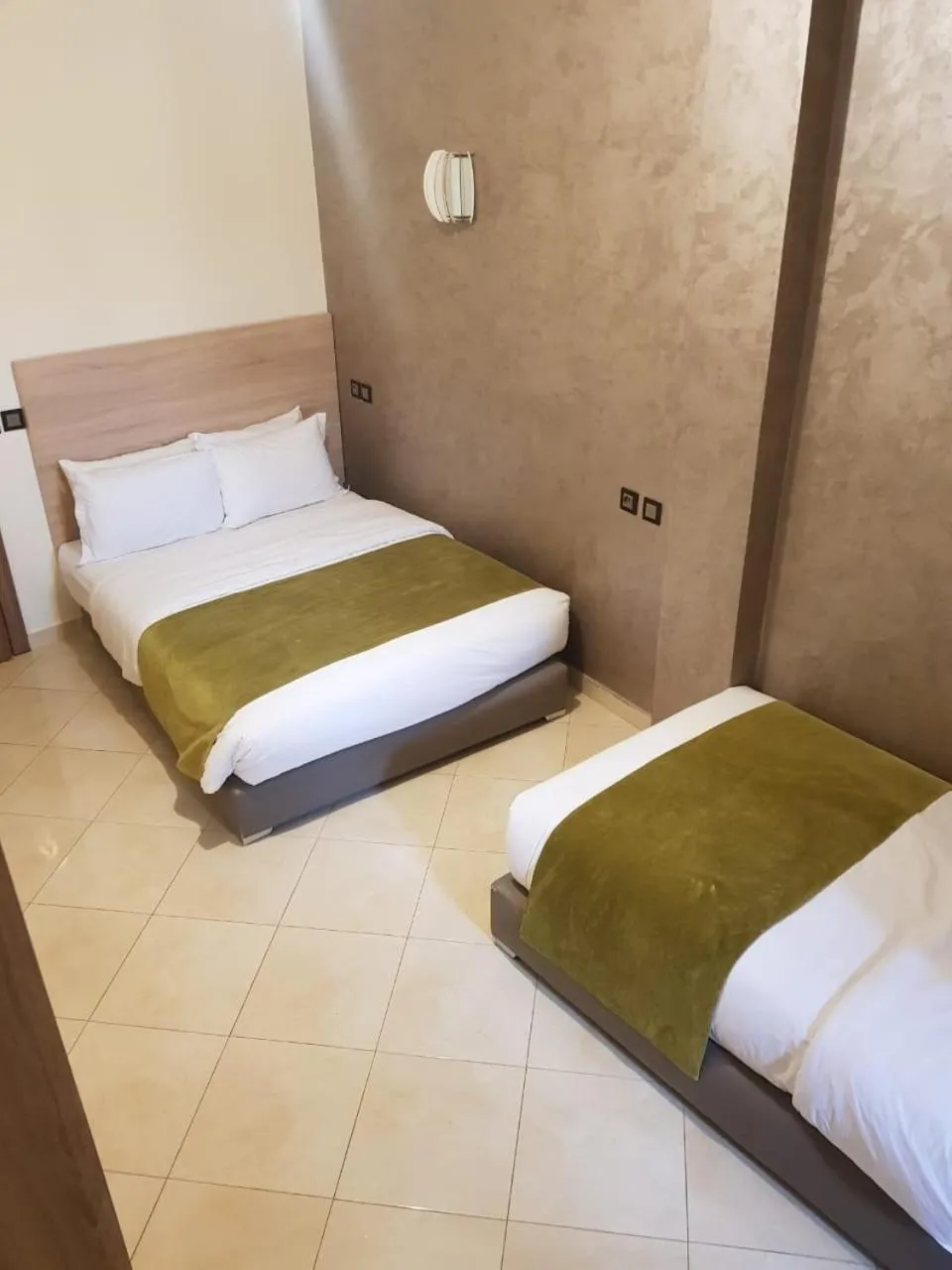 Superior Triple Room in Hotel Ichbilia فندق اشبيلية