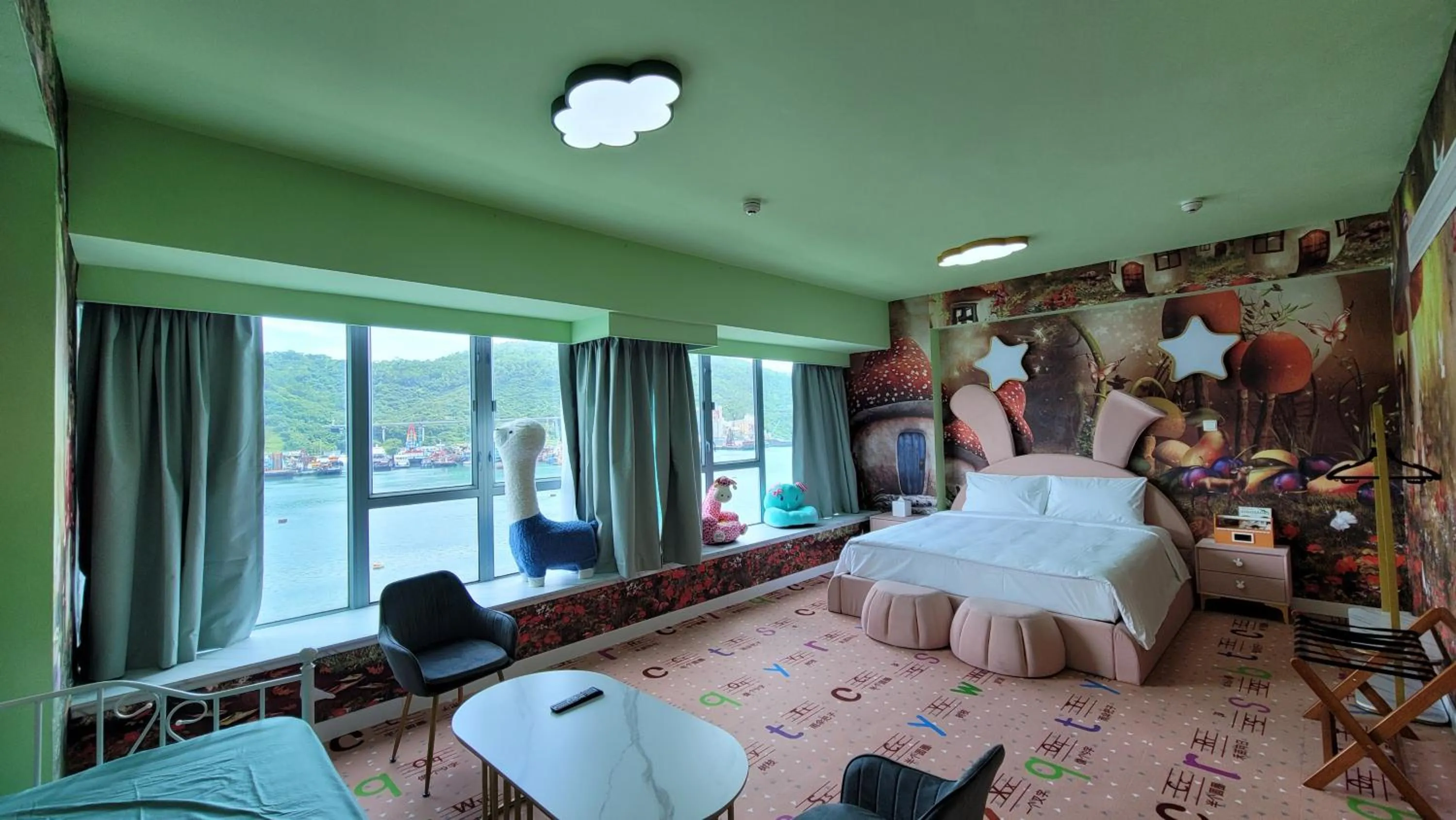 Theme Seaview Suite in Grand Bay View Hotel