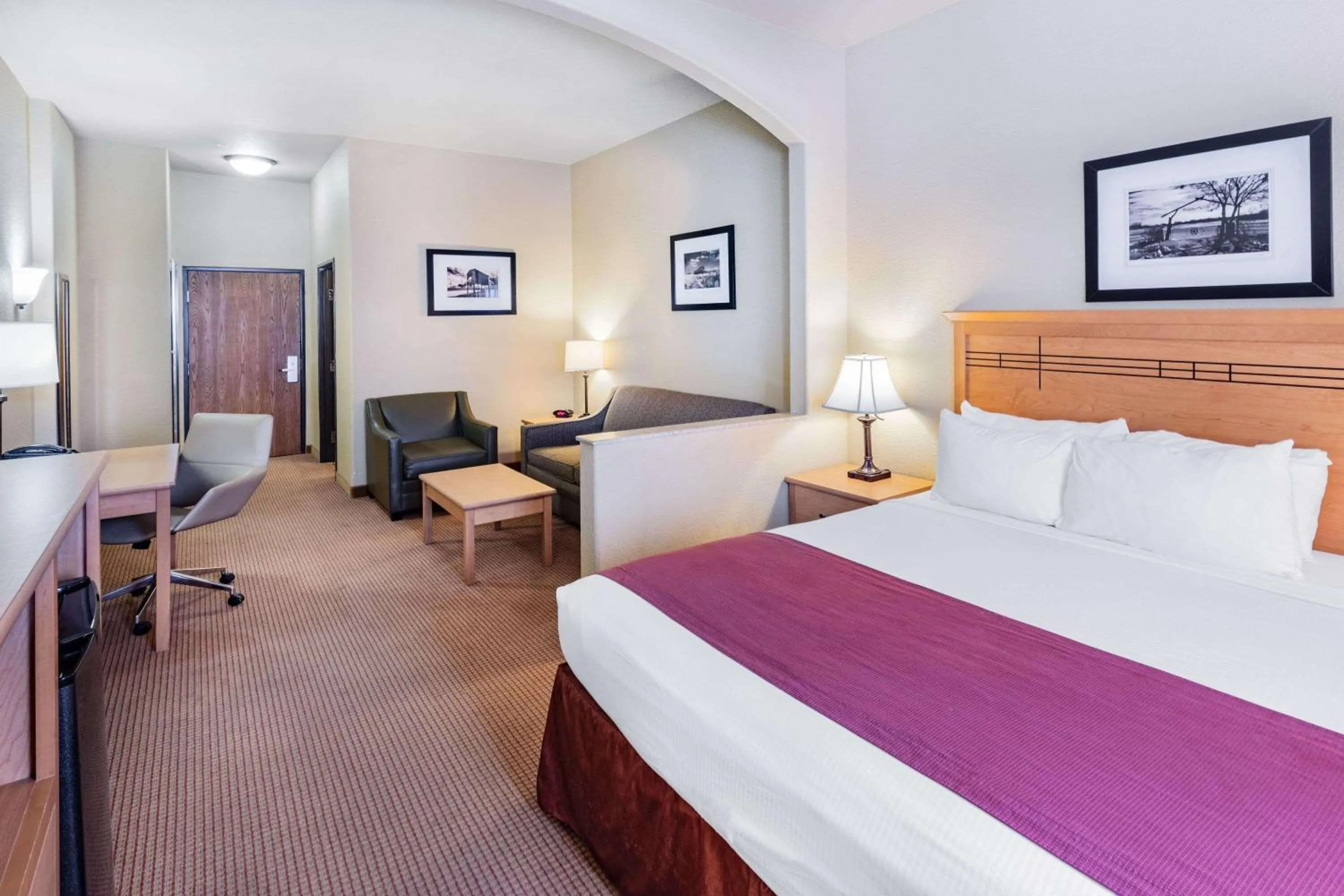 King Suite - Mobility/Hearing Accessible - Non-Smoking in Baymont by Wyndham Cuero