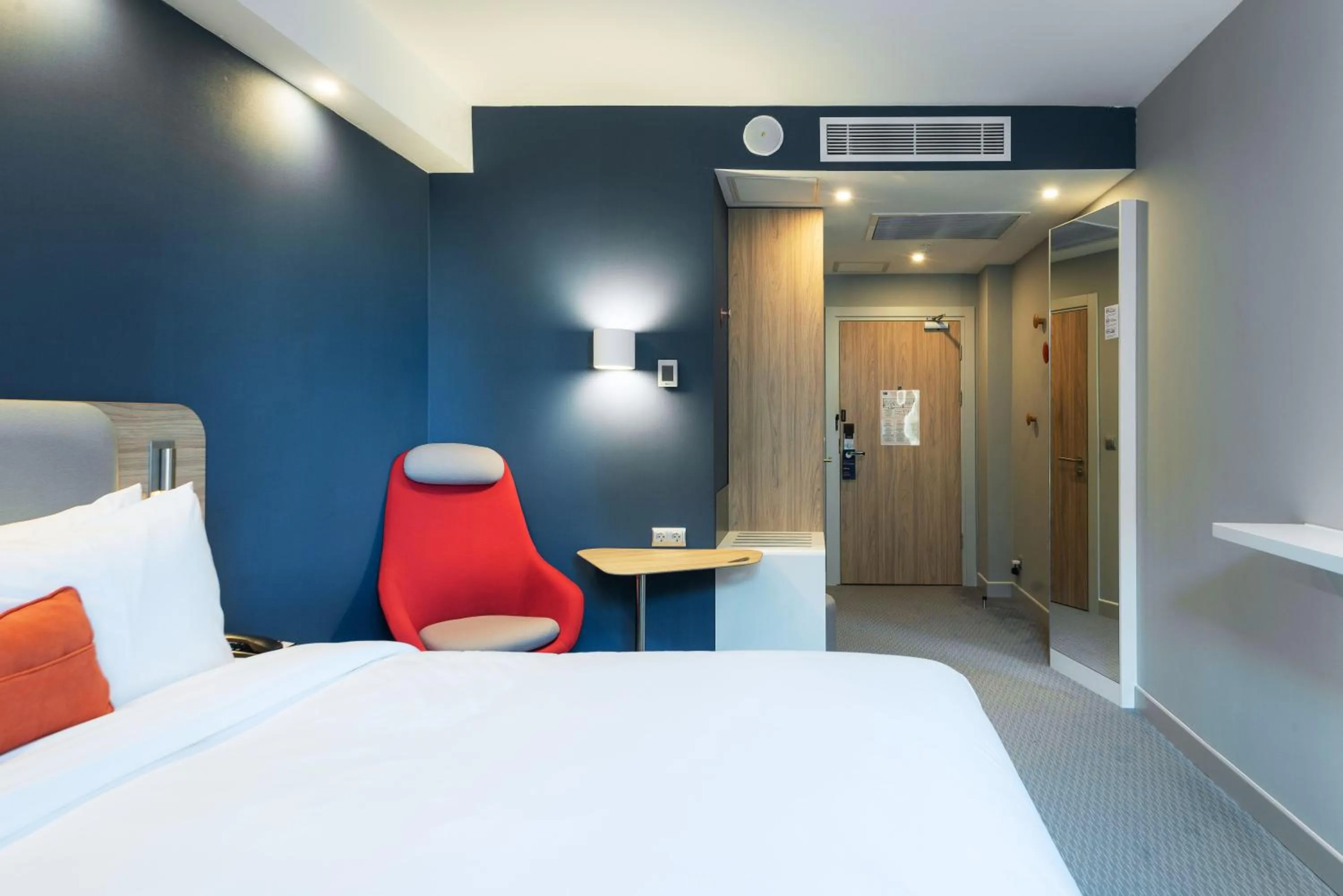 Standard Twin Room with Free Breakfast in Holiday Inn Express - Astana - Turan by IHG