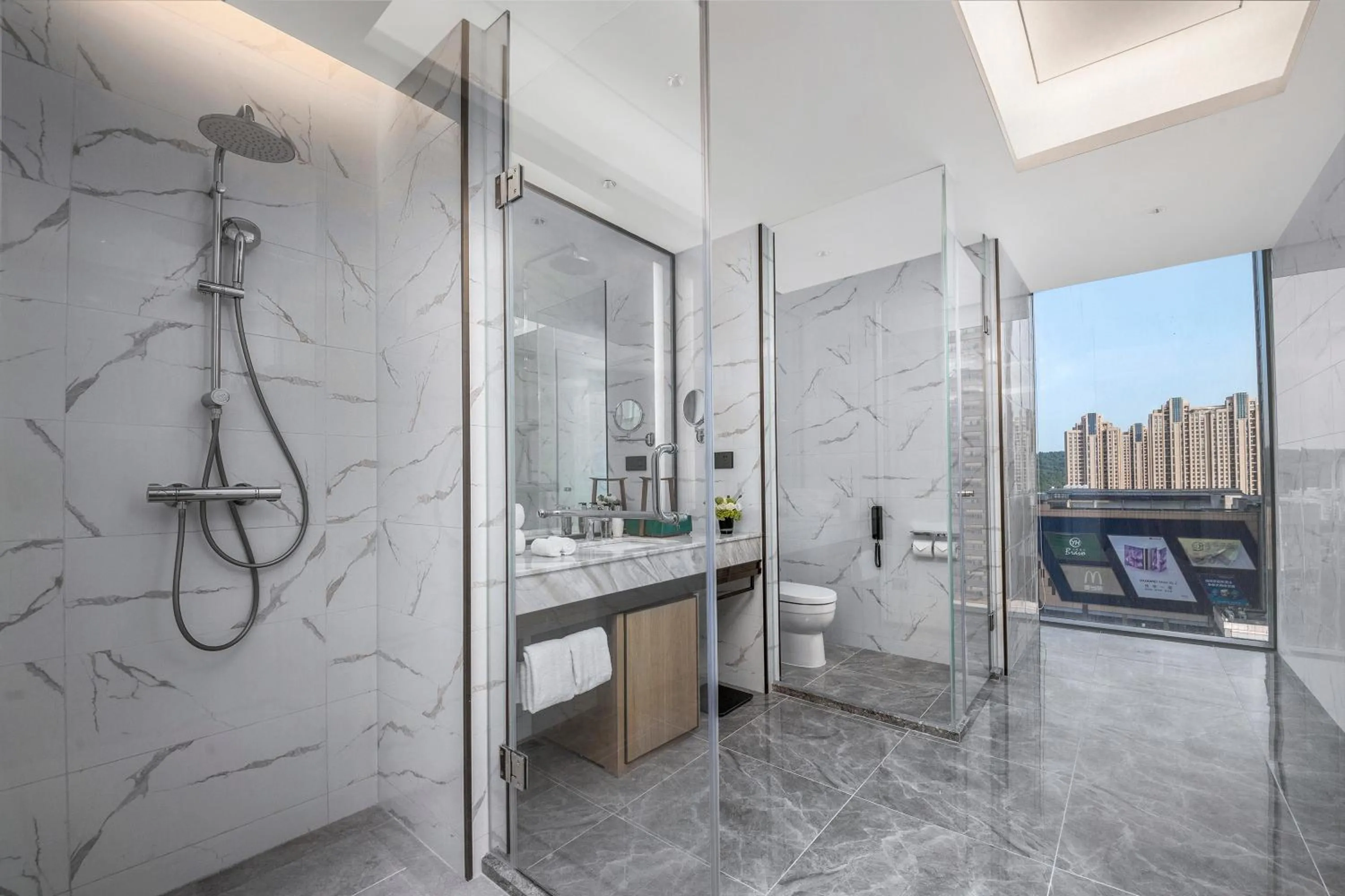 Premium King Room in Crowne Plaza Hangzhou Linping by IHG