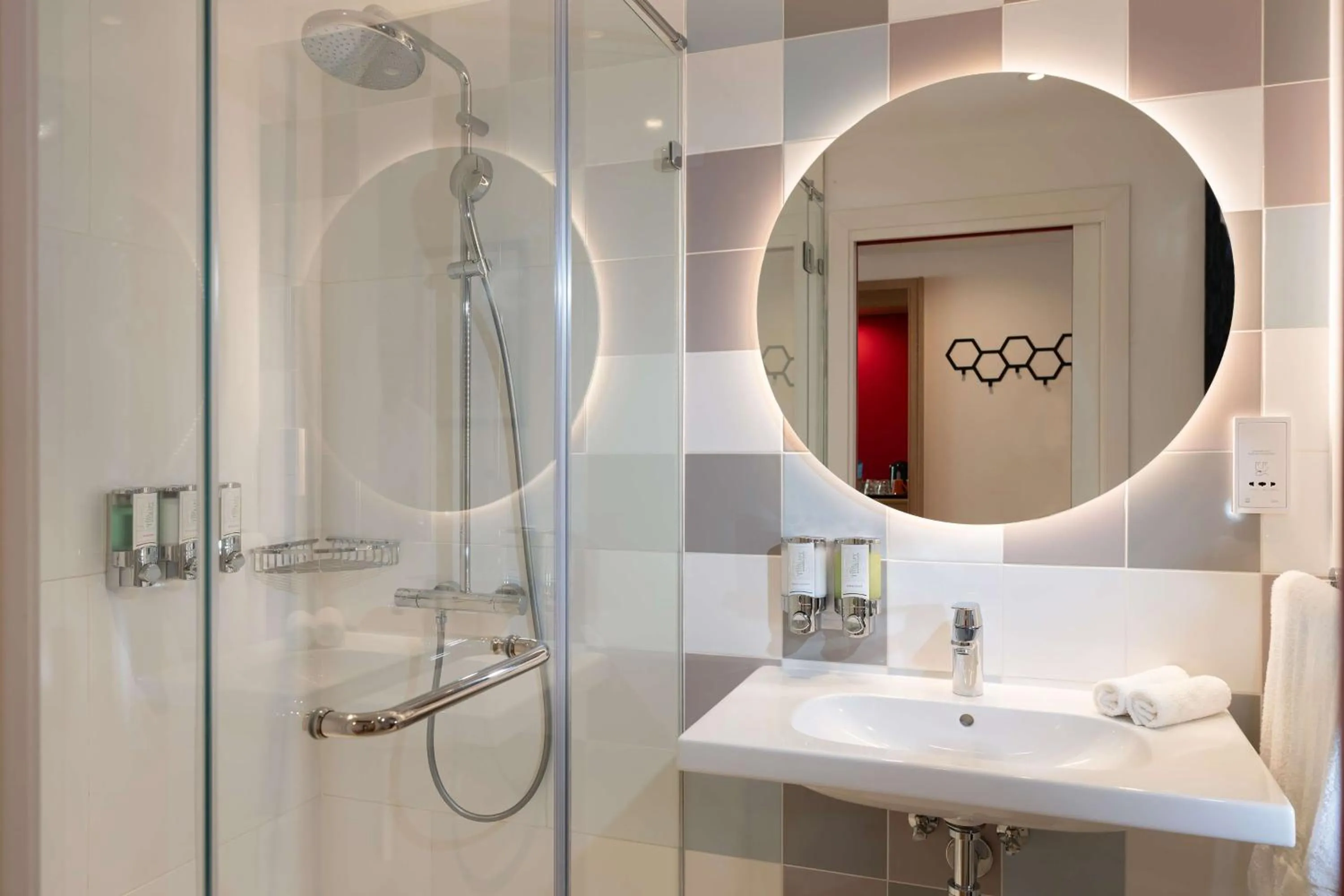 Super King Room in Hampton By Hilton Budapest City Centre