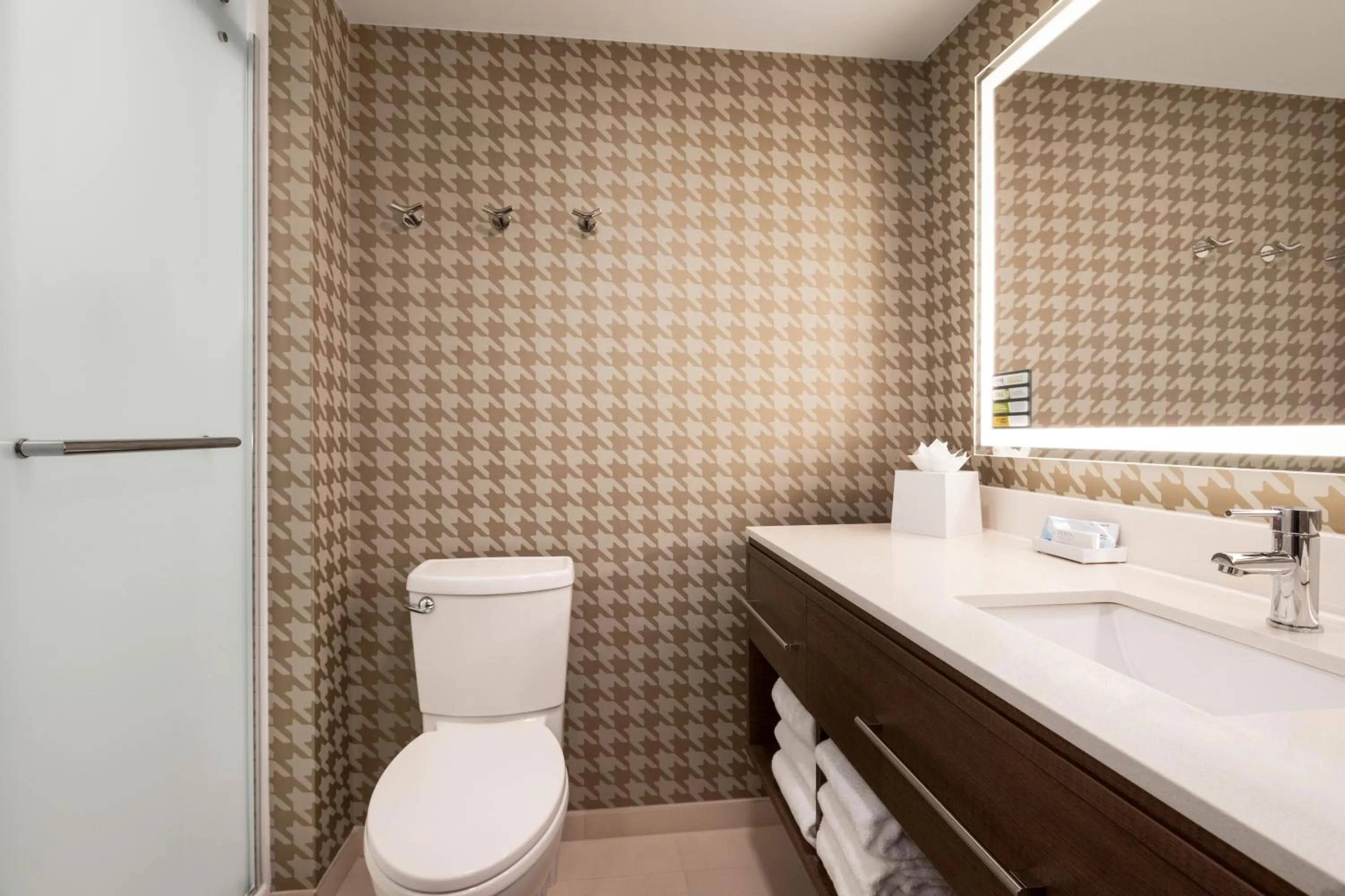 King Suite with Accessible Bathtub in Home2 Suites By Hilton Cheyenne