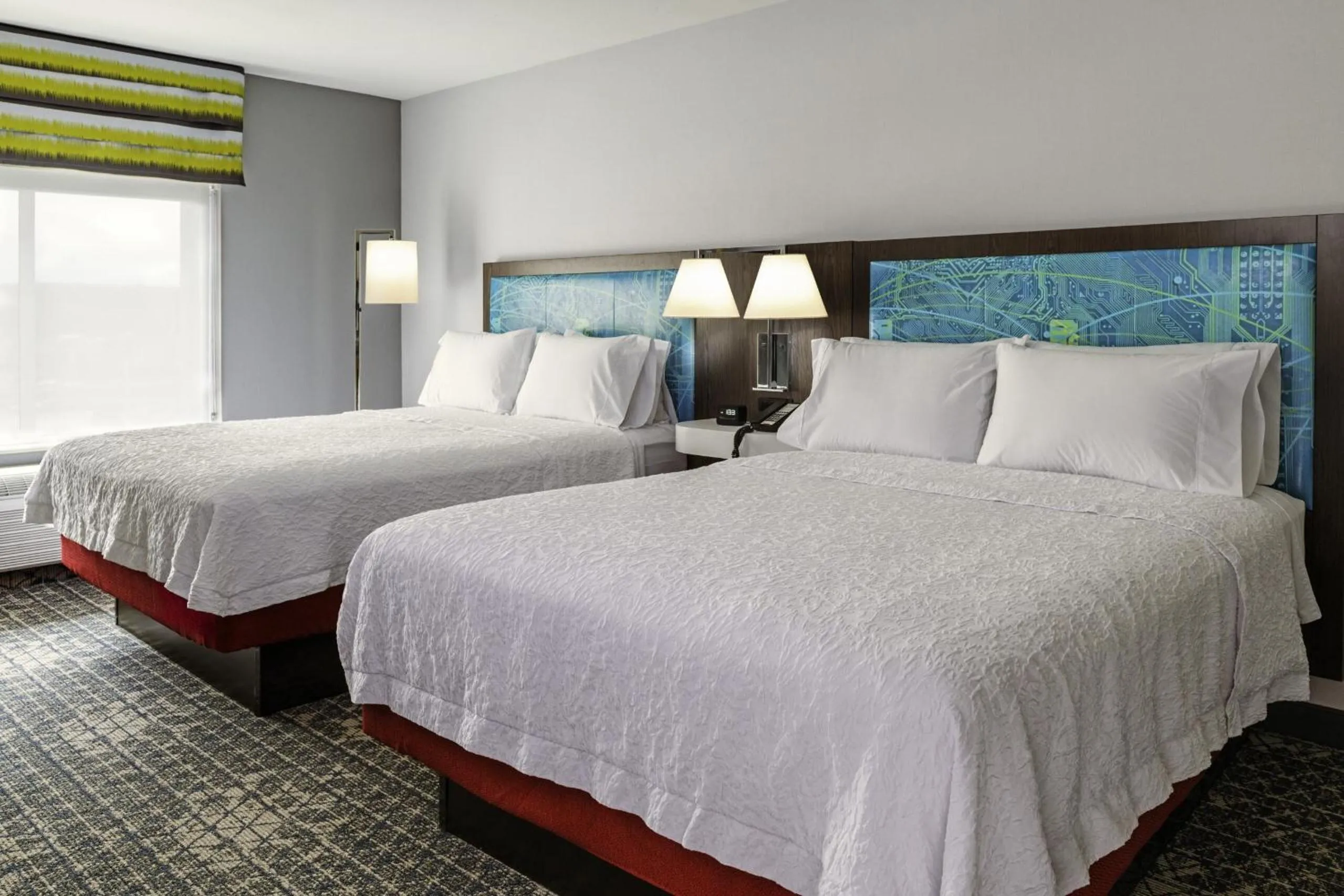 Queen Room with Two Queen Beds and Bath Tub - Mobility Access in Hampton Inn & Suites Somerset
