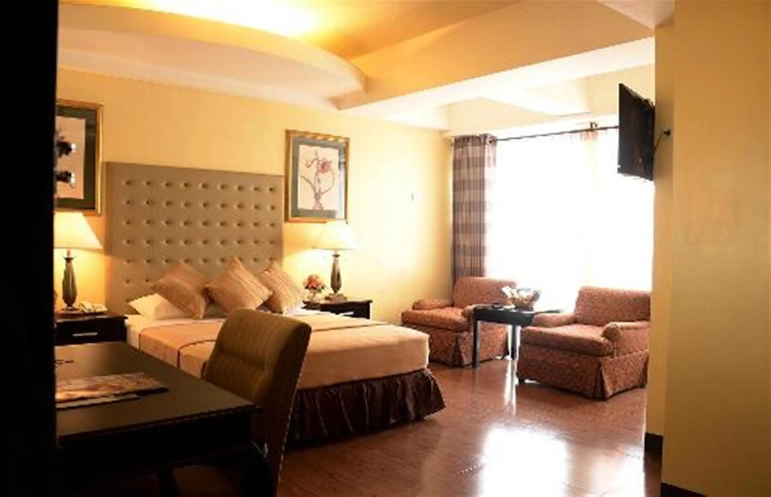 Deluxe Double Room in Silver Oaks Suites & Hotel