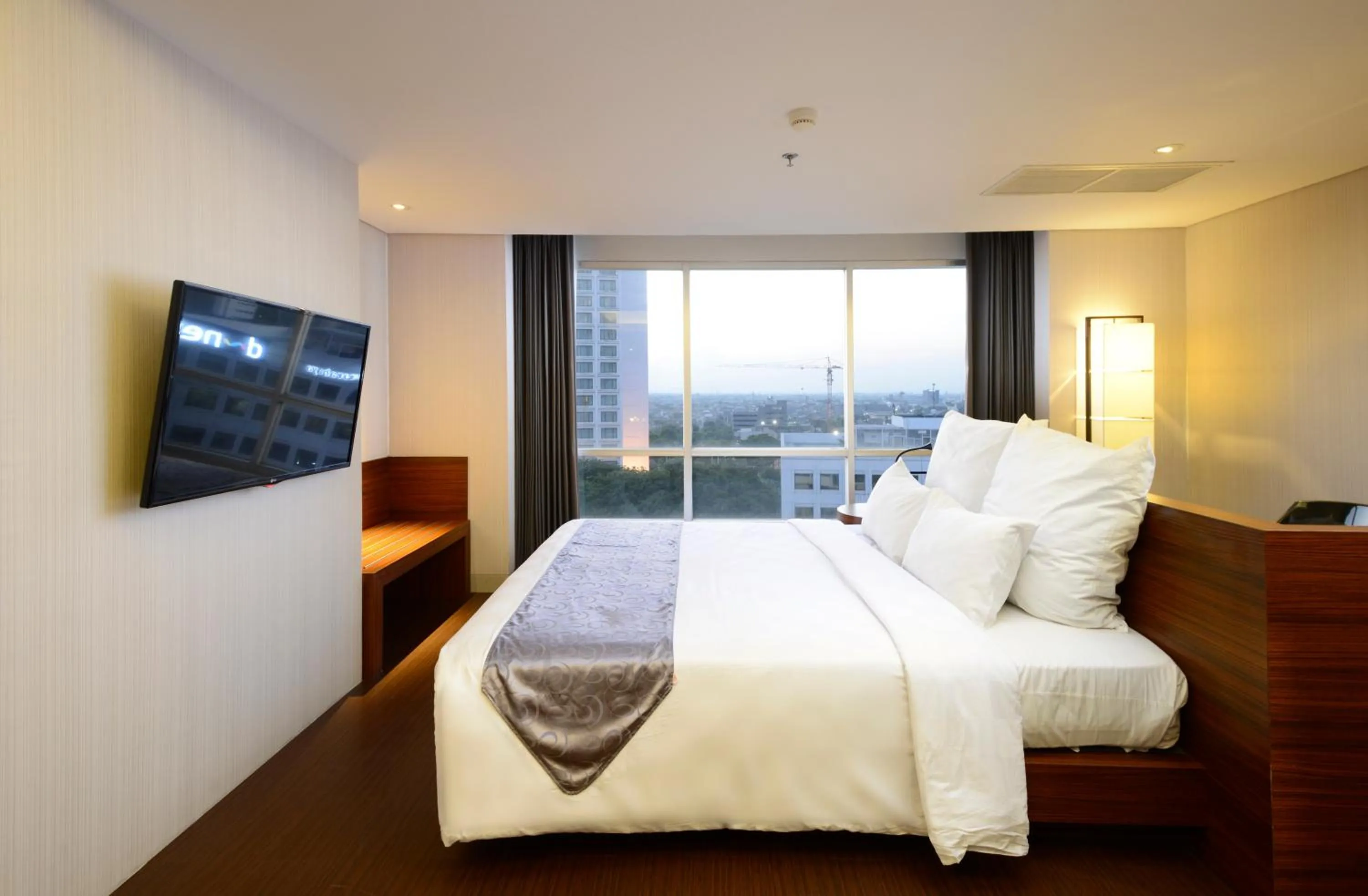 Comfy Room in CROWN PRINCE Hotel Surabaya Managed by Midtown Indonesia