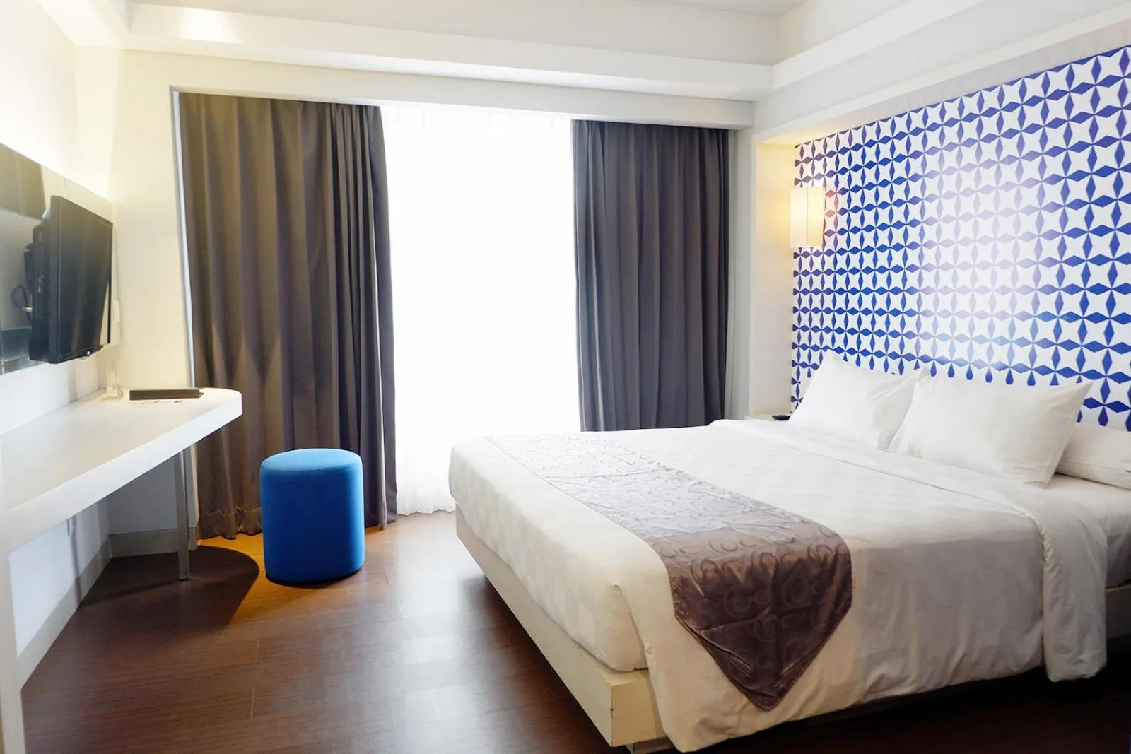 Cozy King Room in CROWN PRINCE Hotel Surabaya Managed by Midtown Indonesia