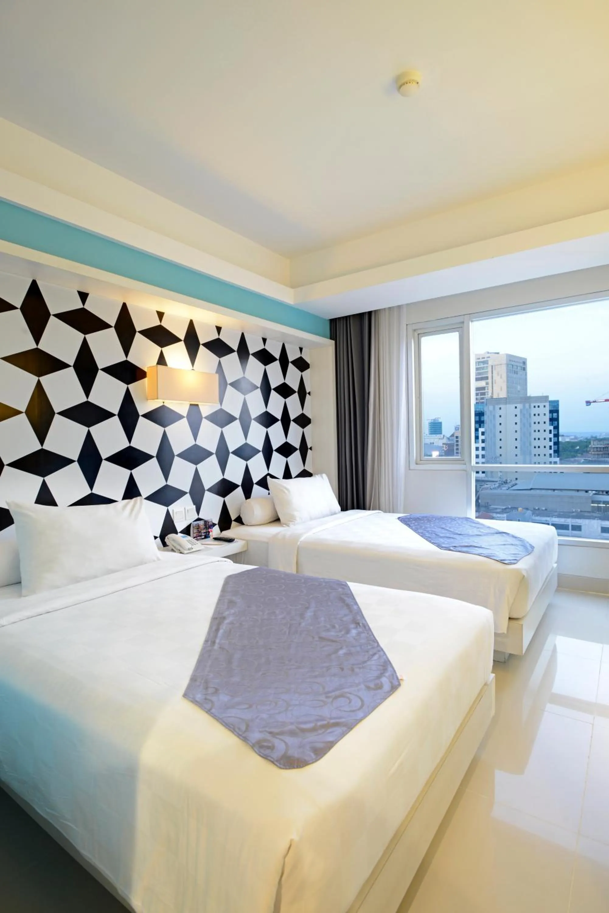 Cozy Twin Room in CROWN PRINCE Hotel Surabaya Managed by Midtown Indonesia