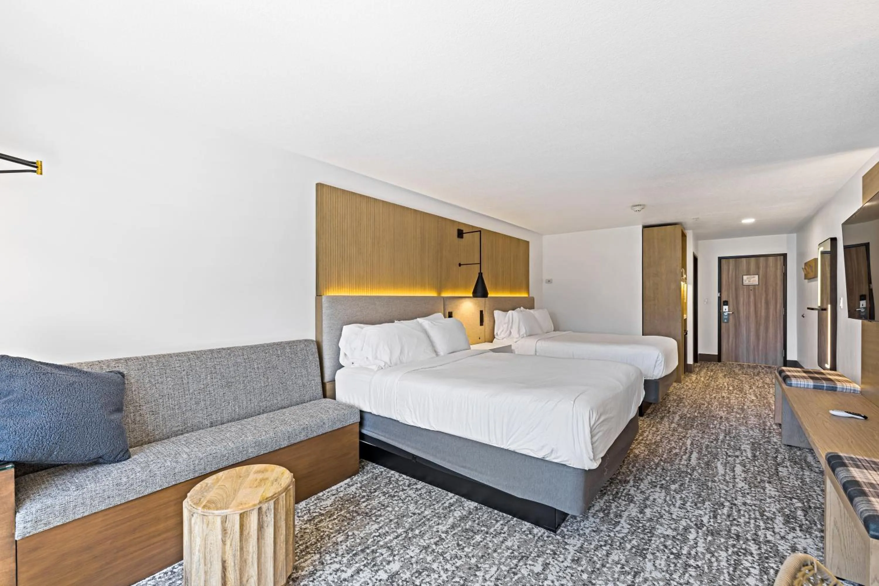 Deluxe Double Room in The Evergreen Hotel