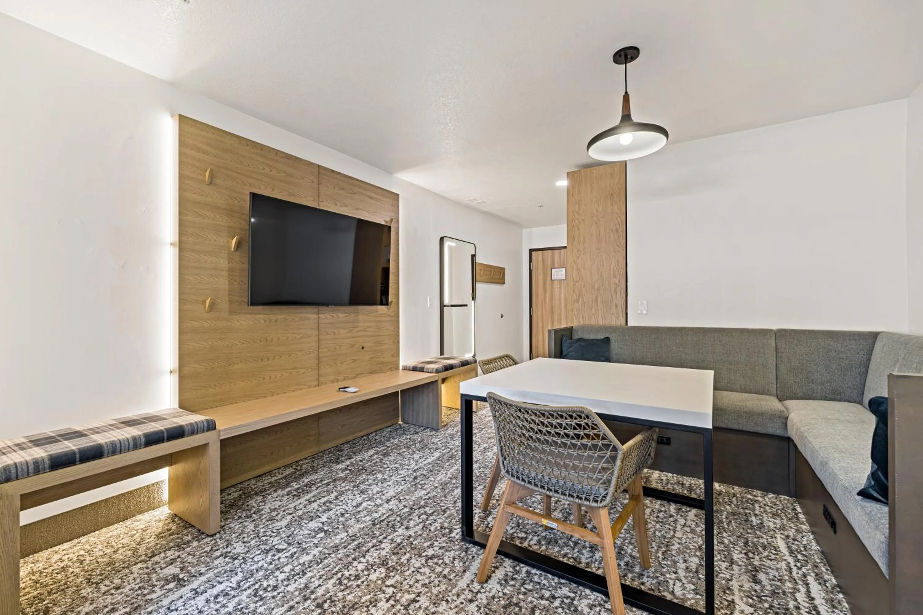 Deluxe Double Studio in The Evergreen Hotel