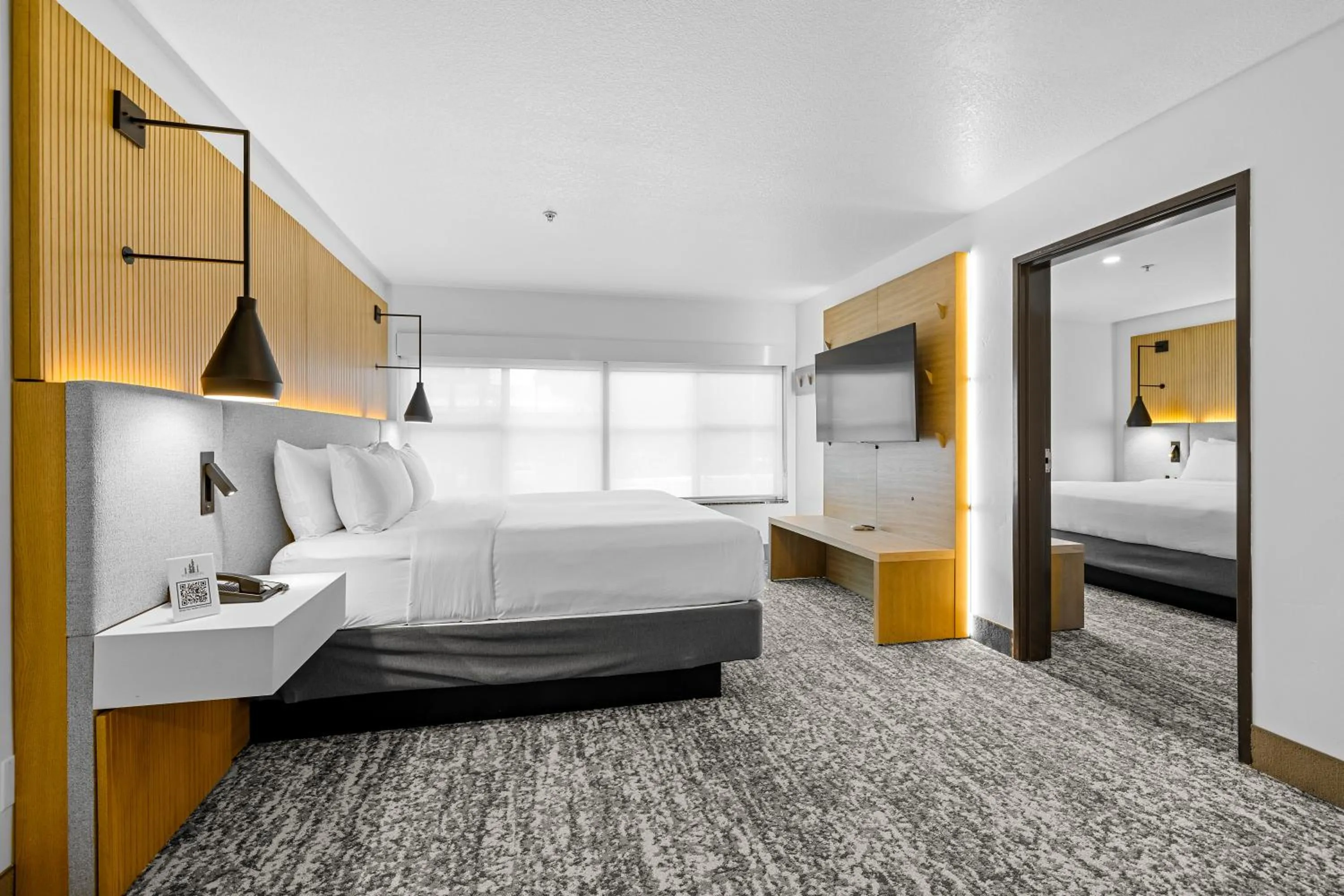 Deluxe Family Suite in The Evergreen Hotel