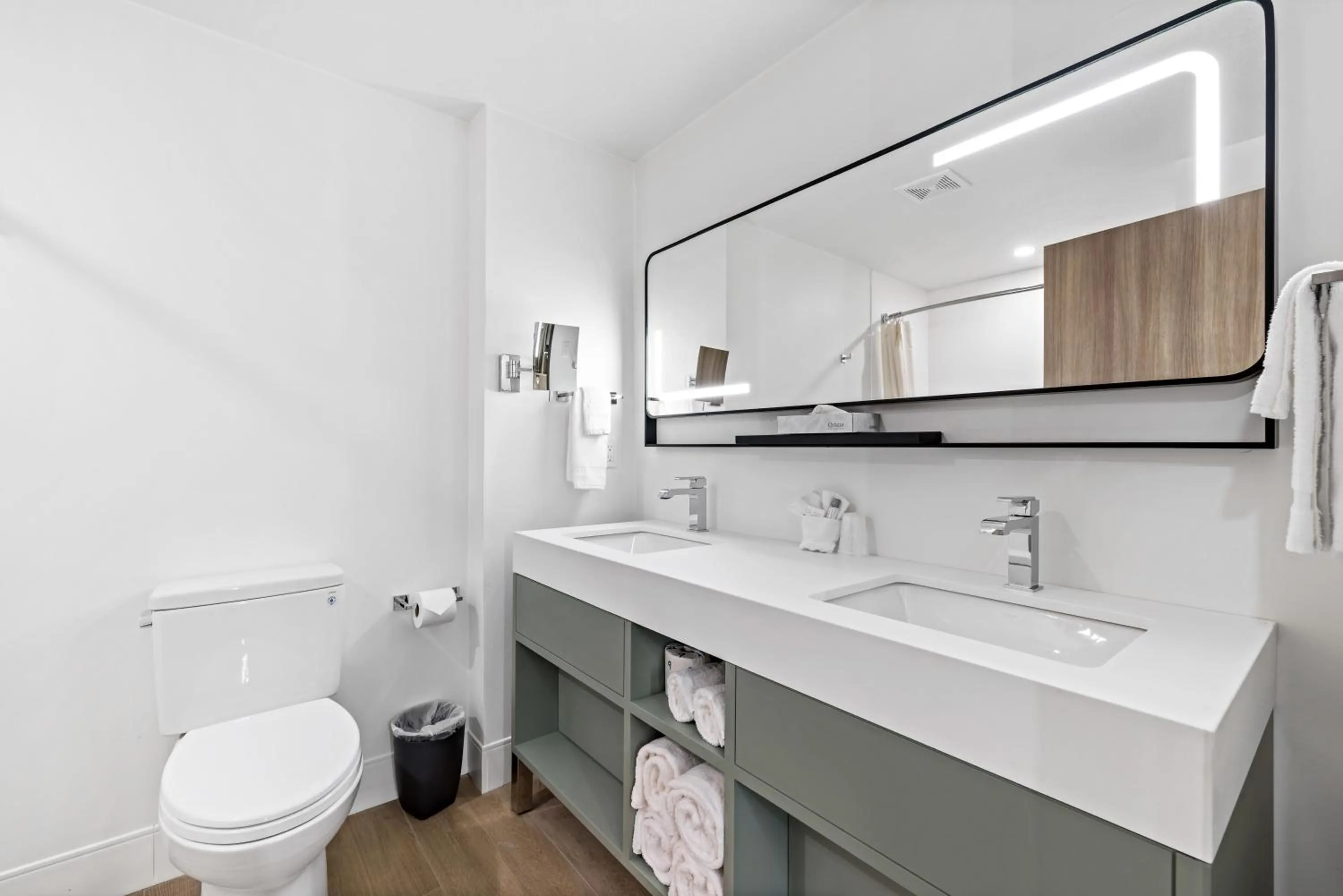 Deluxe Double Studio in The Evergreen Hotel